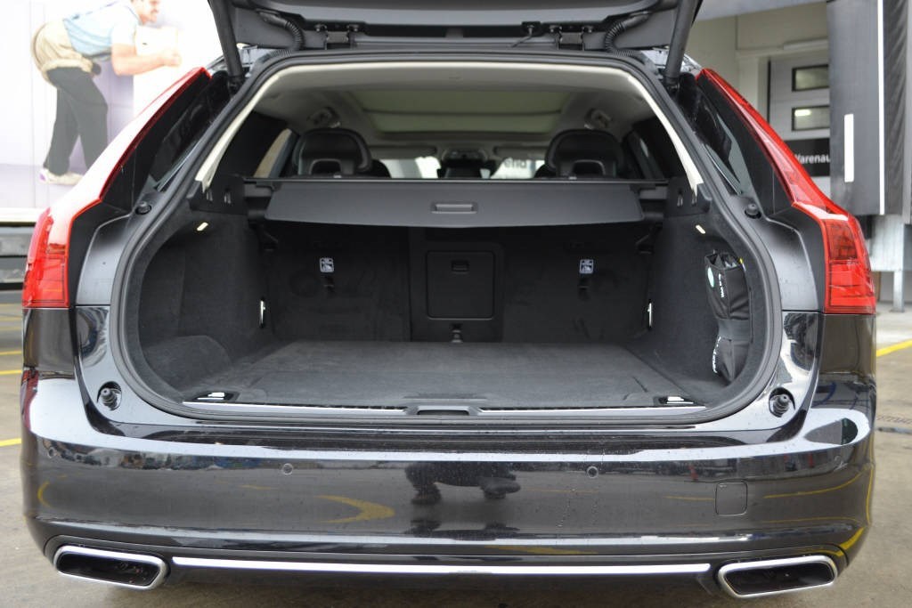 VOLVO V90 D5 AWD Inscription Geartronic Powerpulse-image-2