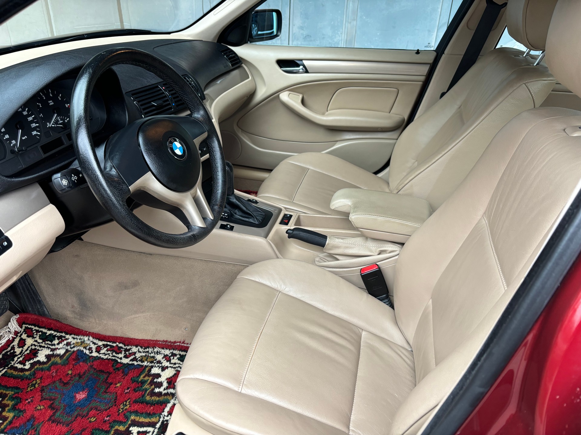 BMW 325xi-image-8