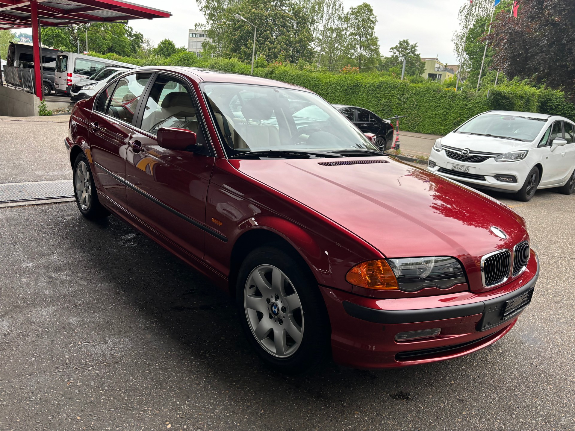 BMW 325xi-image-4