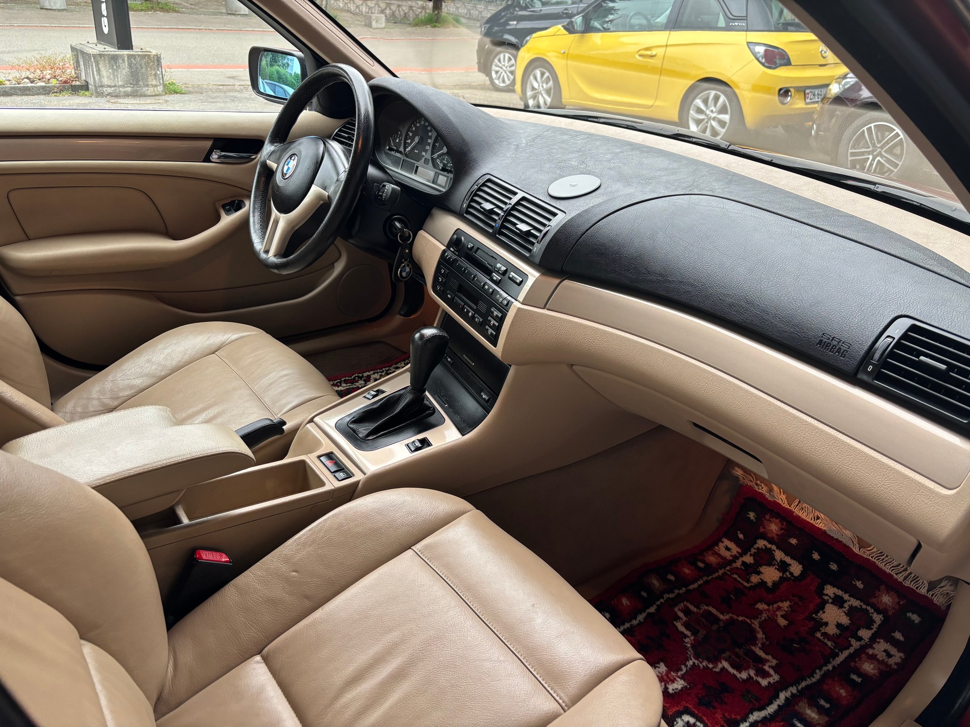 BMW 325xi-image-12