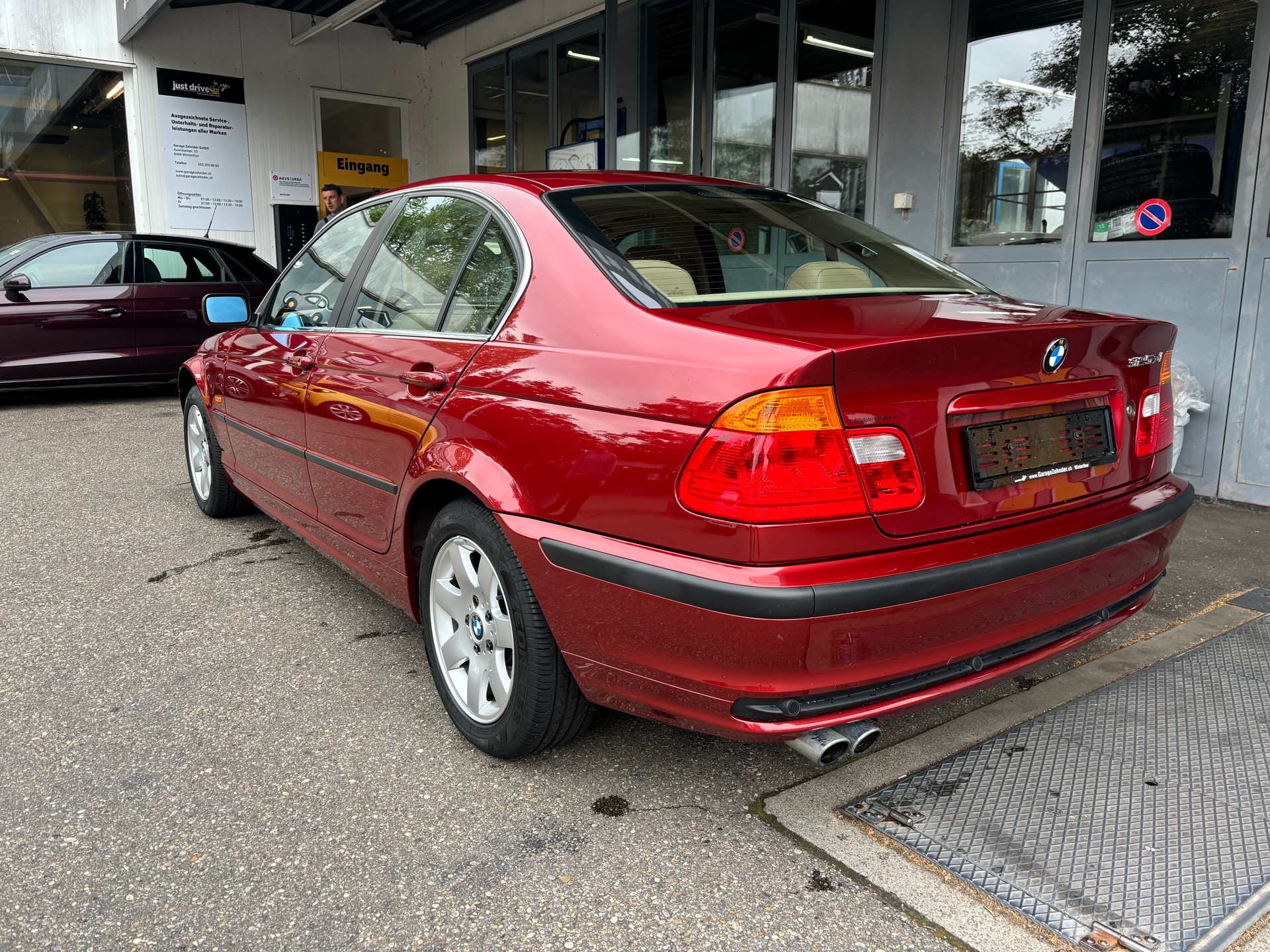 BMW 325xi-image-5