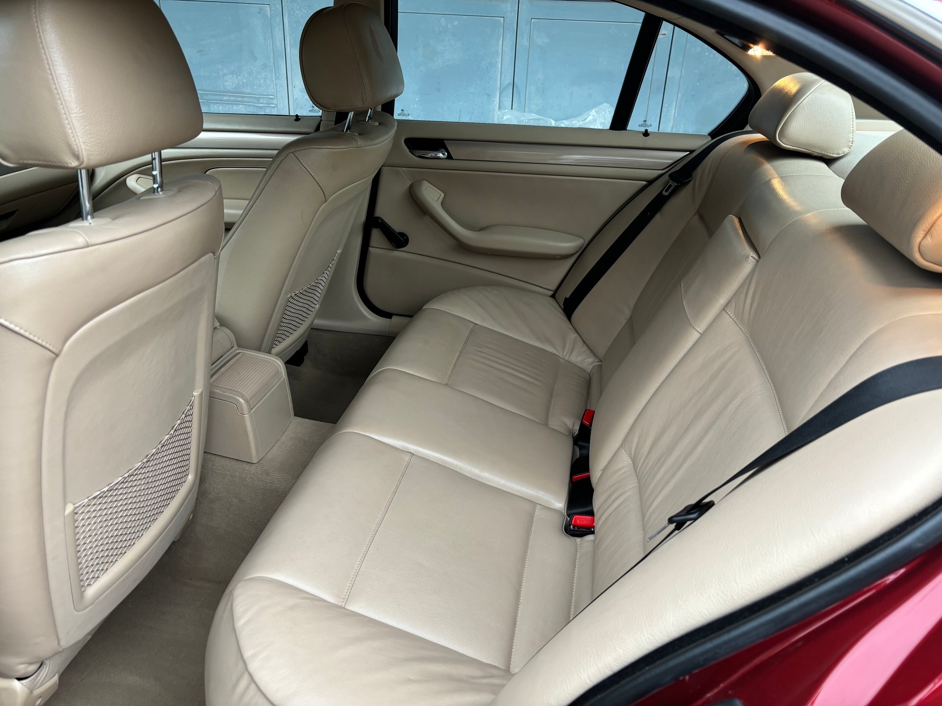BMW 325xi-image-9