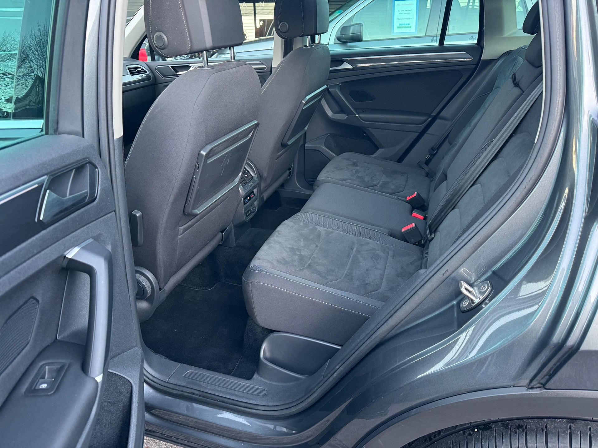 VW Tiguan 2.0TSI Highline 4Motion DSG-image-12