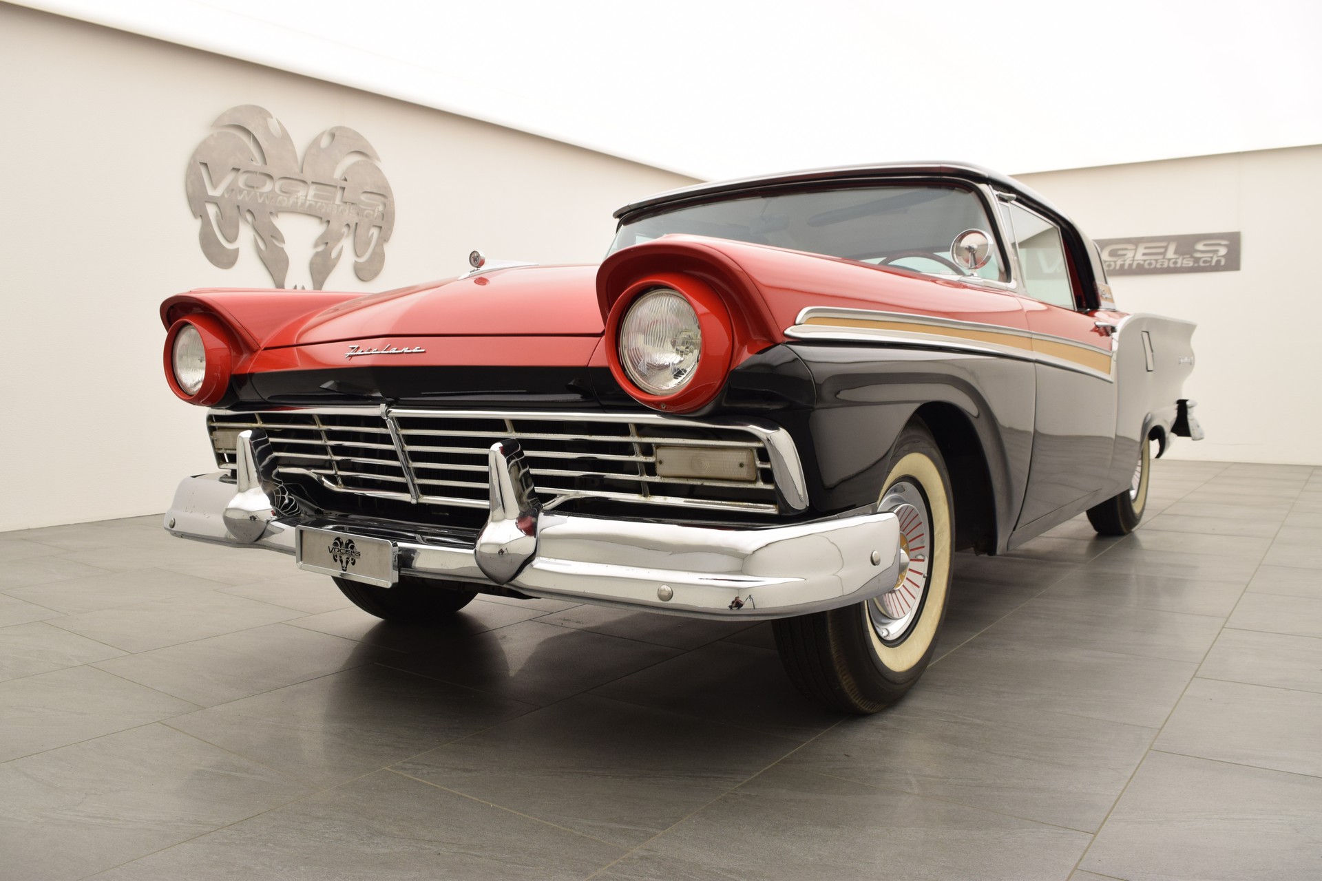 FORD 500 Skyliner-showroom-element-2