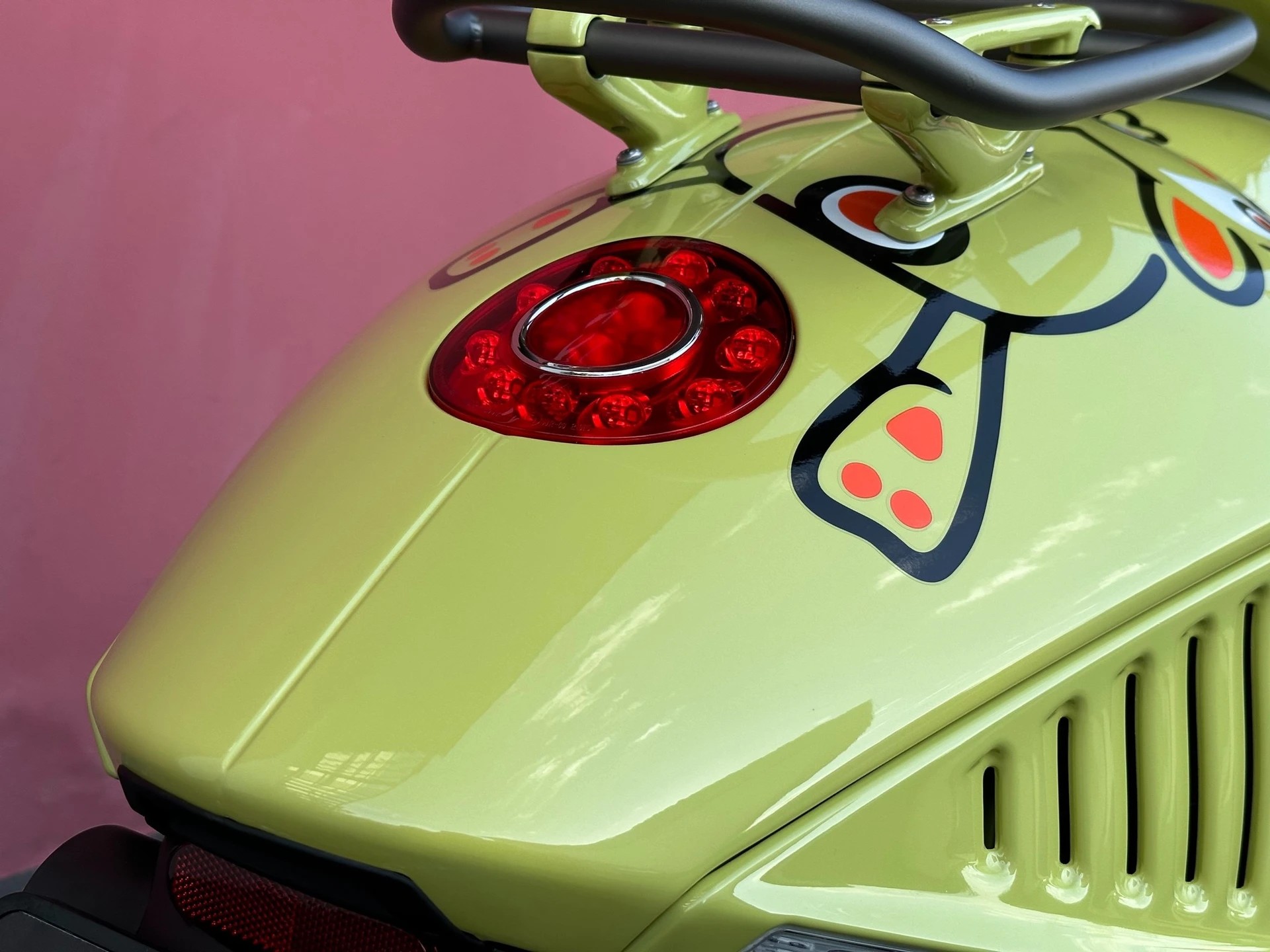 PIAGGIO Vespa 946 125 "BUNNY" 10° Anniversario-image-4