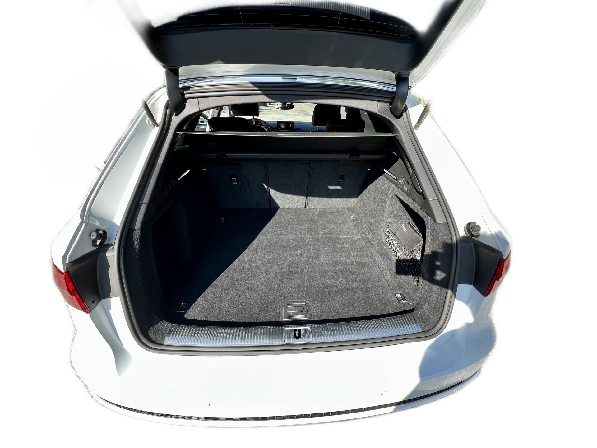 AUDI A4 Avant 2.0 TDI quattro S-LINE-image-11