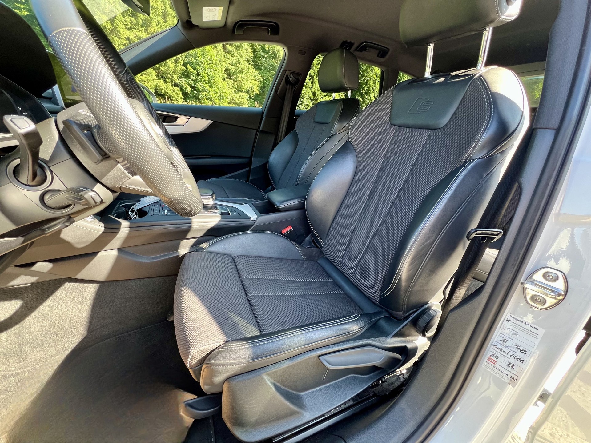 AUDI A4 Avant 2.0 TDI quattro S-LINE-image-9
