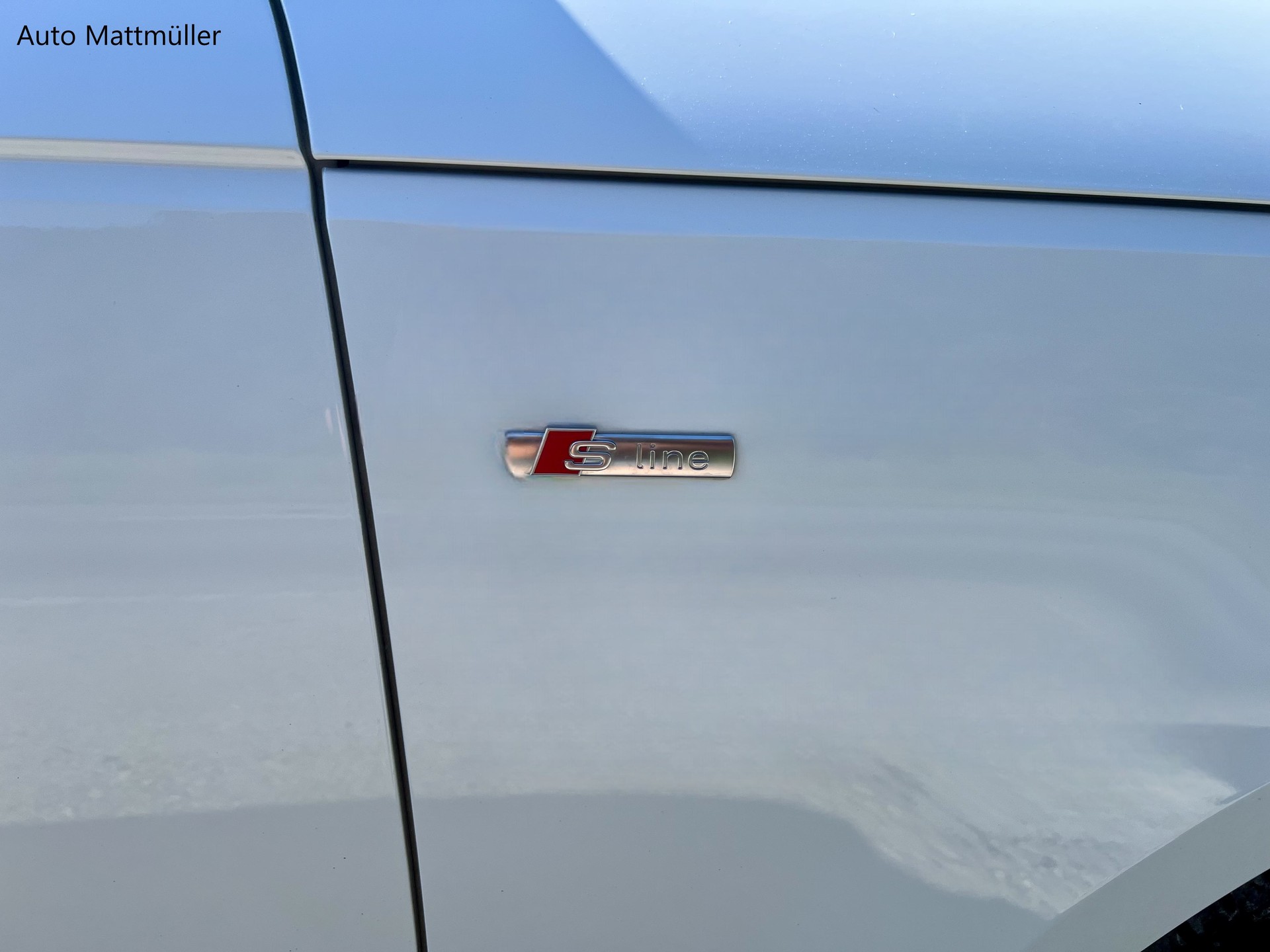 AUDI A4 Avant 2.0 TDI quattro S-LINE-image-5