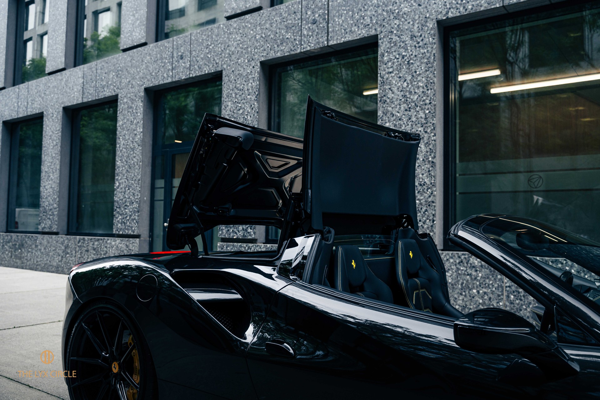 FERRARI 488 Spider 3.9 V8-image-4