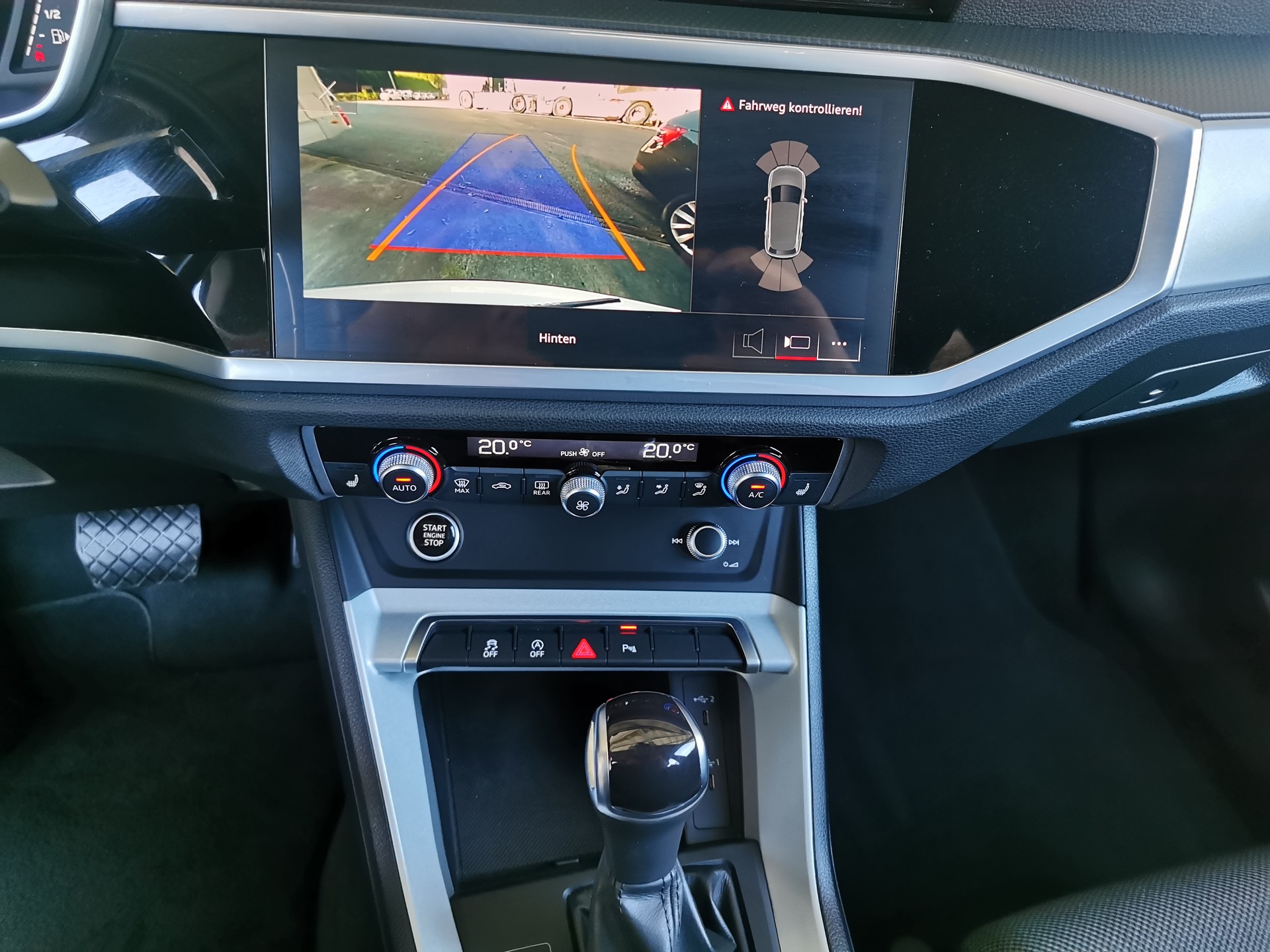 AUDI Q3 35 TDI S line quattro S-tronic-image-11