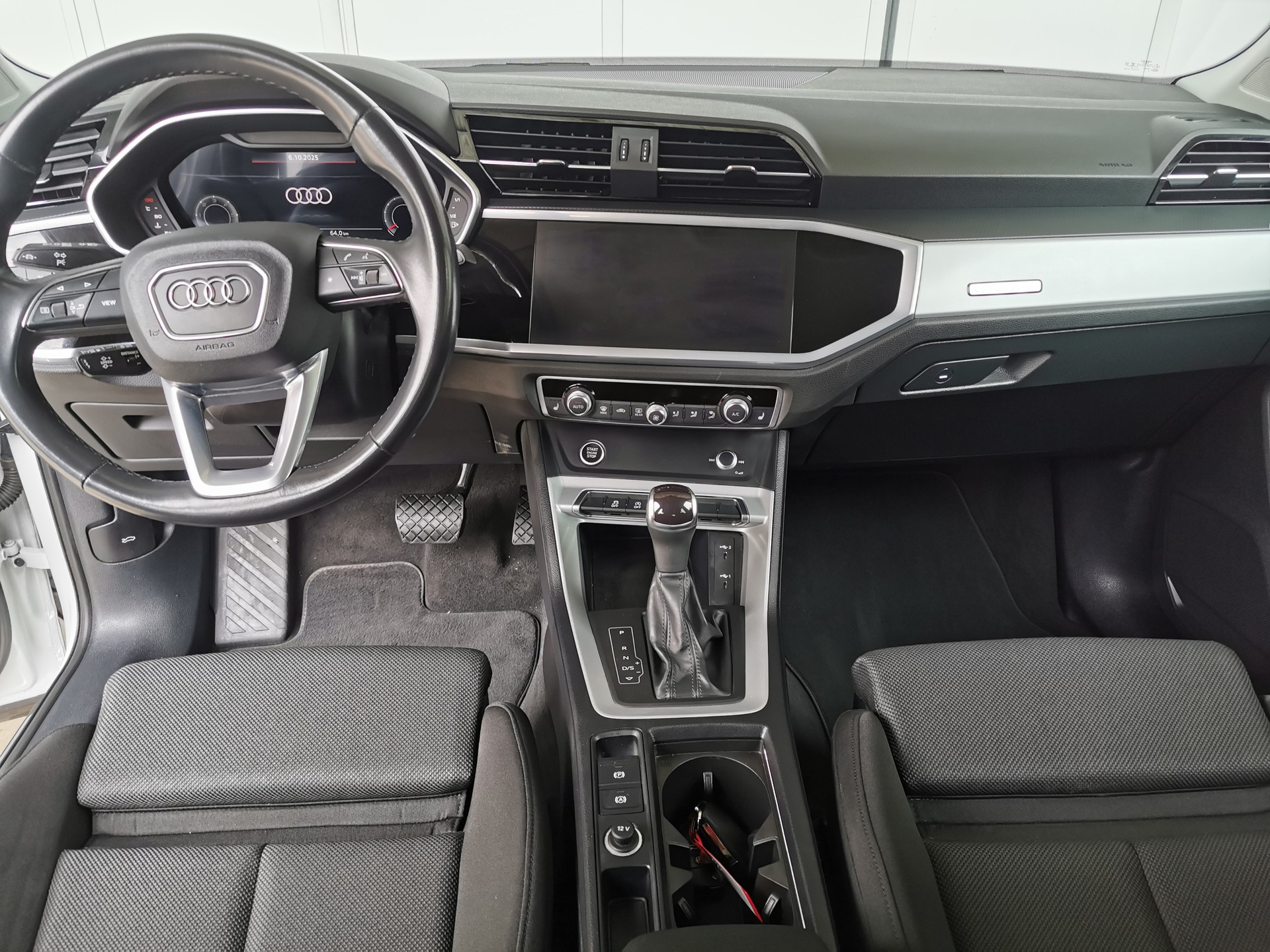 AUDI Q3 35 TDI S line quattro S-tronic-image-5