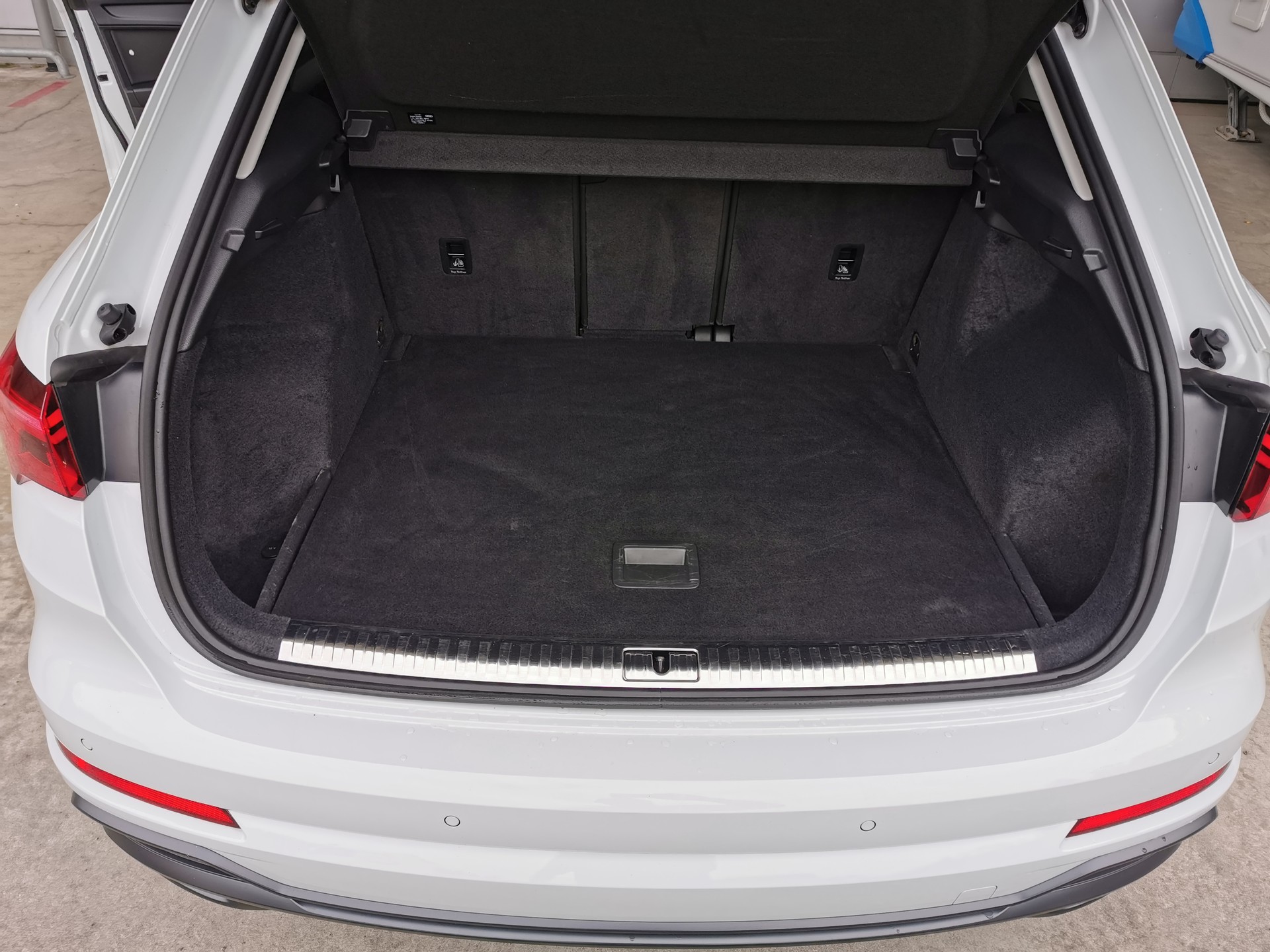 AUDI Q3 35 TDI S line quattro S-tronic-image-9
