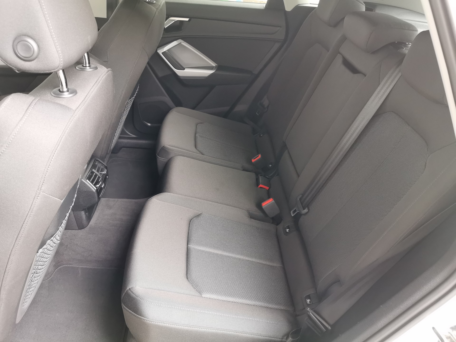 AUDI Q3 35 TDI S line quattro S-tronic-image-7