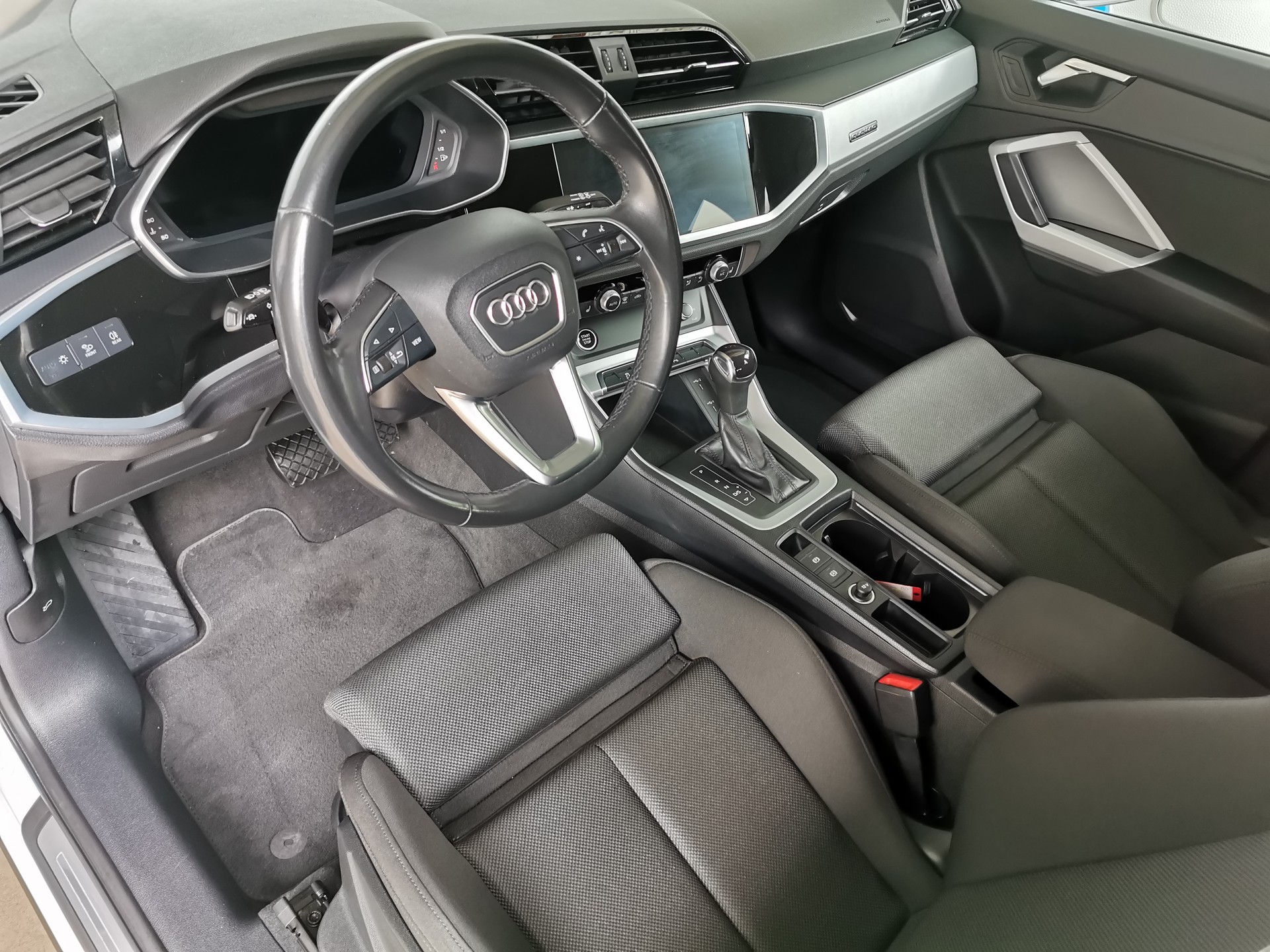 AUDI Q3 35 TDI S line quattro S-tronic-image-6