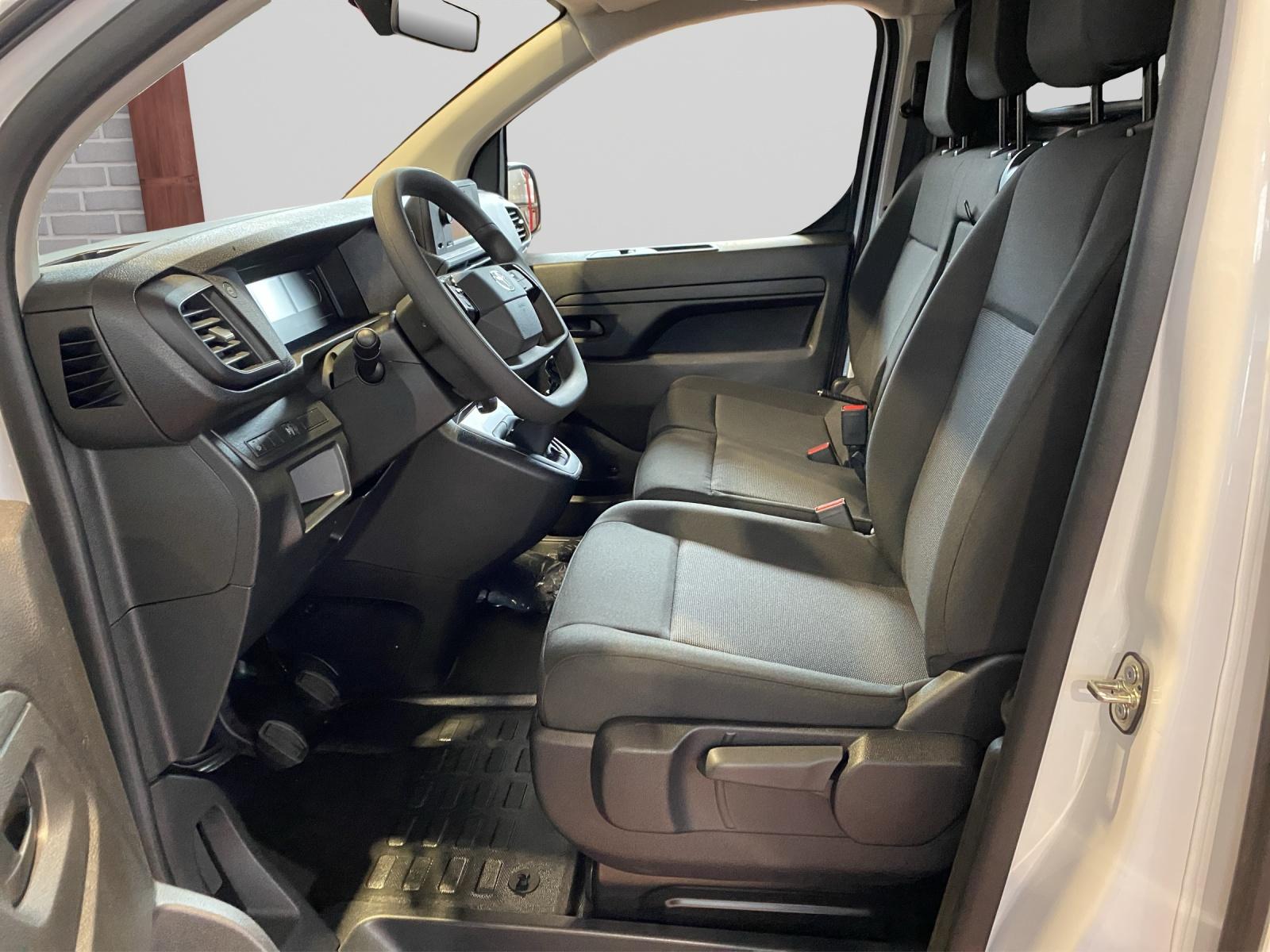 TOYOTA PROACE Van L2 2.0 D Active-image-6
