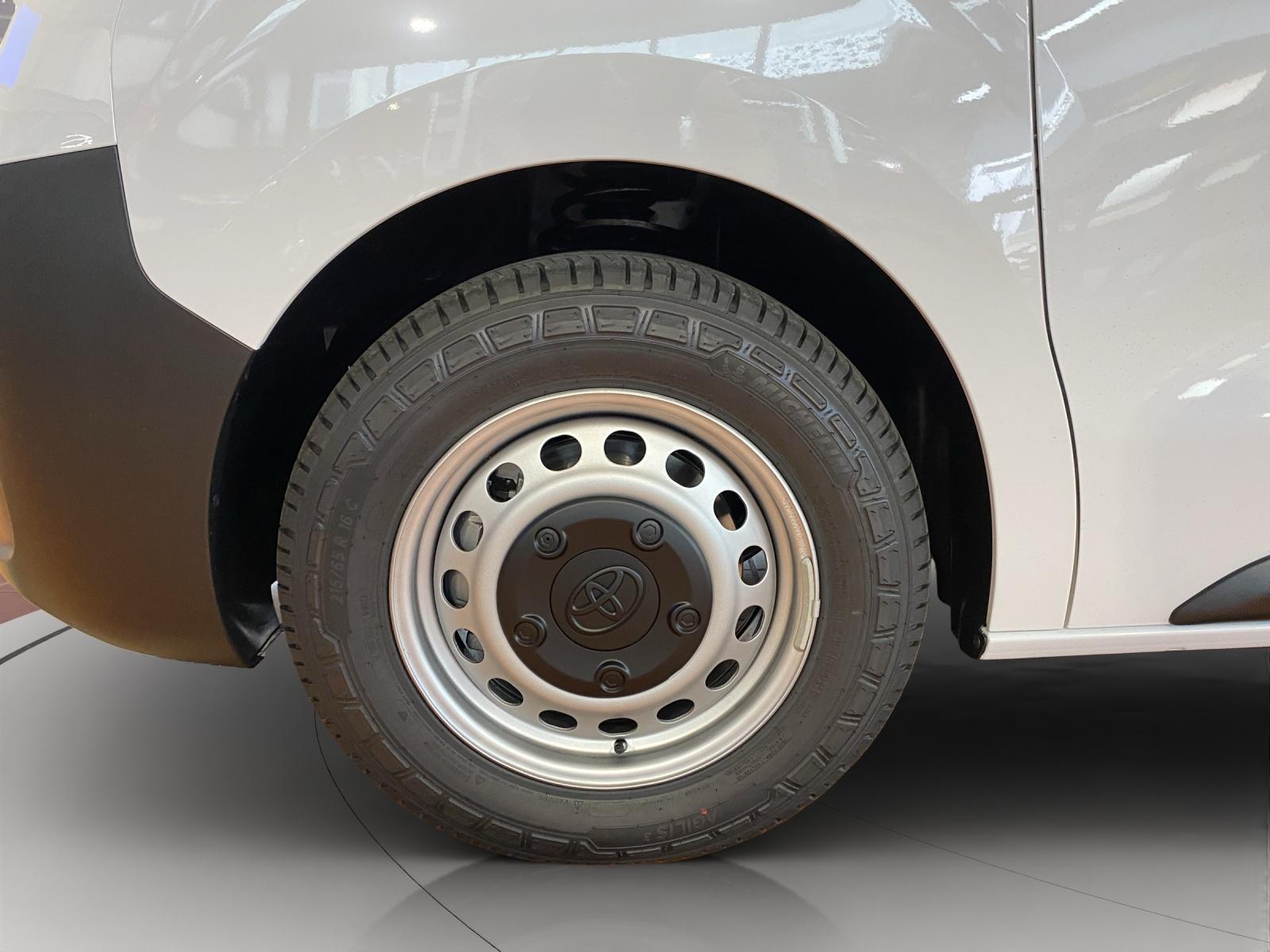 TOYOTA PROACE Van L2 2.0 D Active-image-9