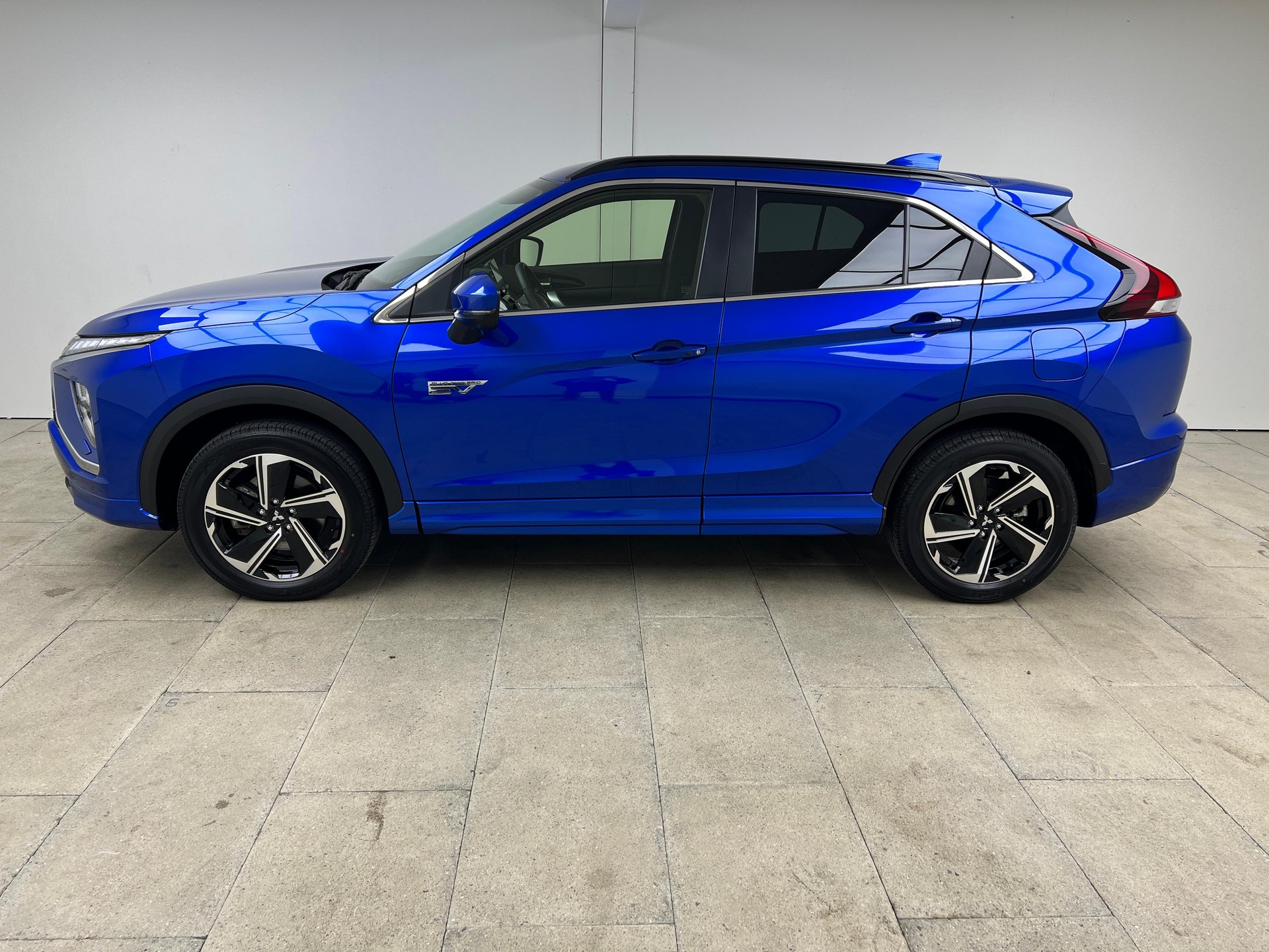 MITSUBISHI Eclipse Cross 2.4 PHEV Intense 4x4 / ab 3,99% Leasing bei Abschluss einer Protect Autoversicherung-showroom-element-2