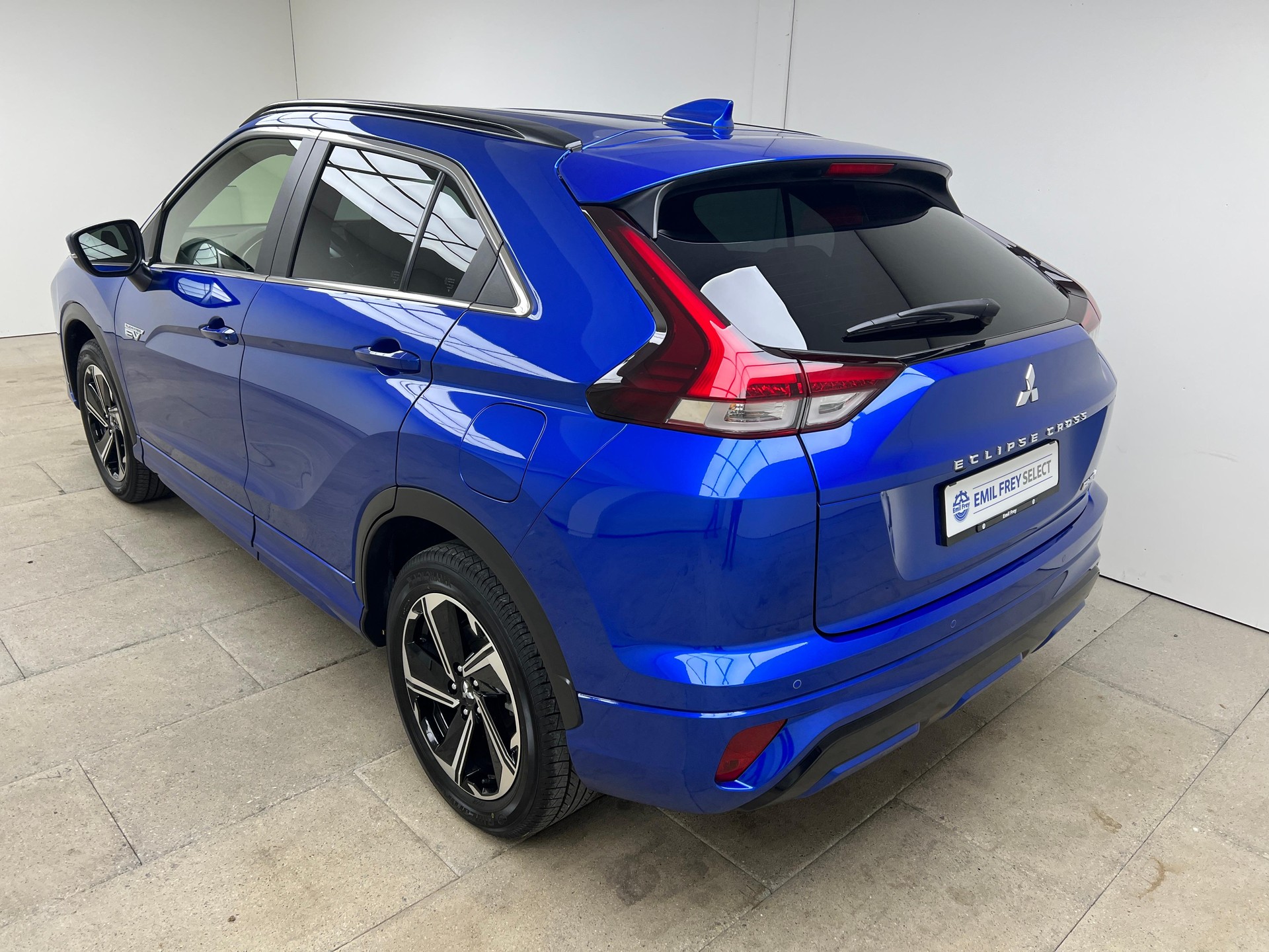 MITSUBISHI Eclipse Cross 2.4 PHEV Intense 4x4 / ab 3,99% Leasing bei Abschluss einer Protect Autoversicherung-showroom-element-3