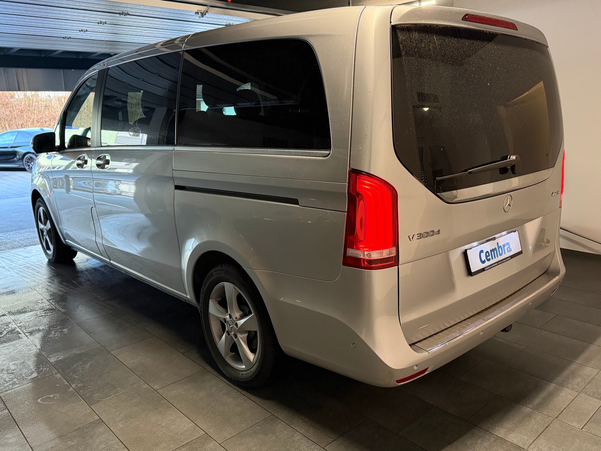 MERCEDES-BENZ V 300 d Lang Avantgarde 4Matic 9G-Tronic-image-4