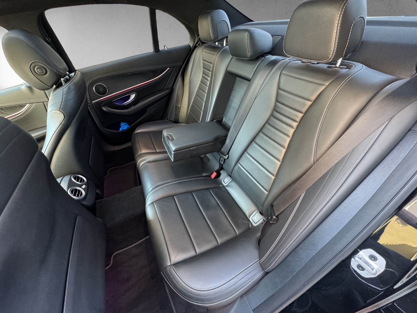 MERCEDES-BENZ E 220 d AMG Line 9G-Tronic-image-14