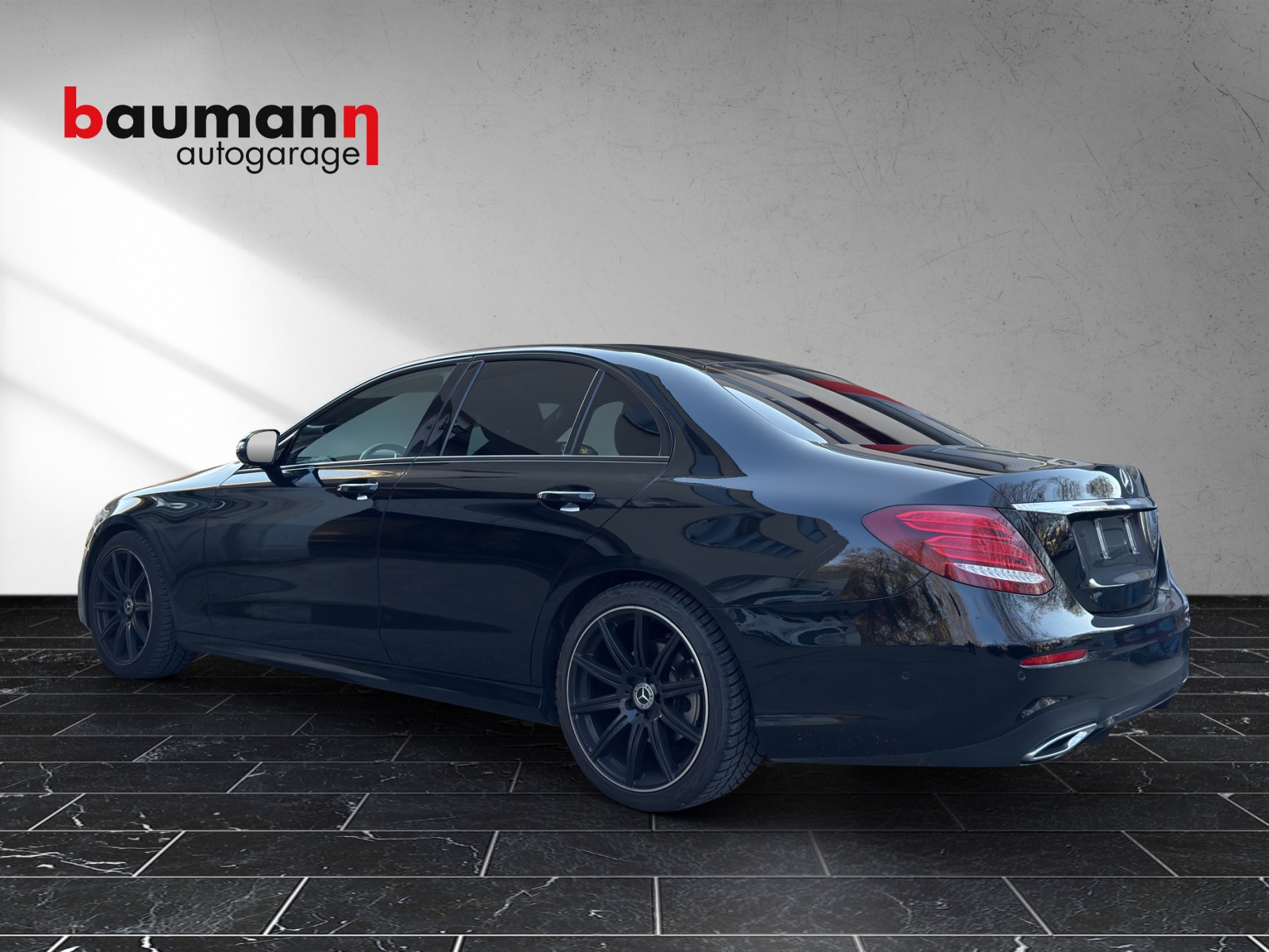 MERCEDES-BENZ E 220 d AMG Line 9G-Tronic-showroom-element-2