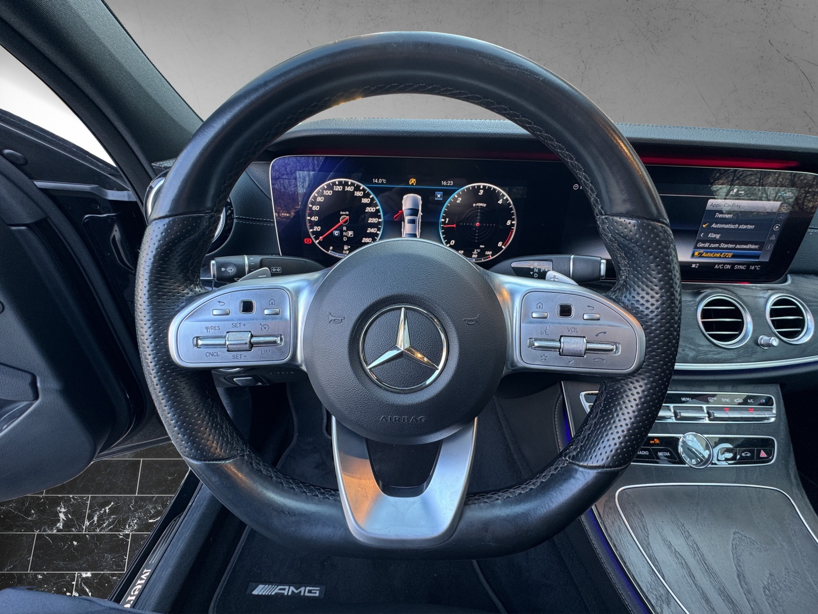MERCEDES-BENZ E 220 d AMG Line 9G-Tronic-image-9
