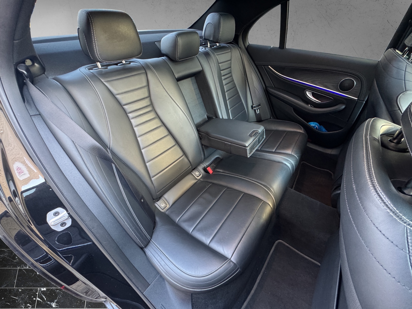 MERCEDES-BENZ E 220 d AMG Line 9G-Tronic-image-15