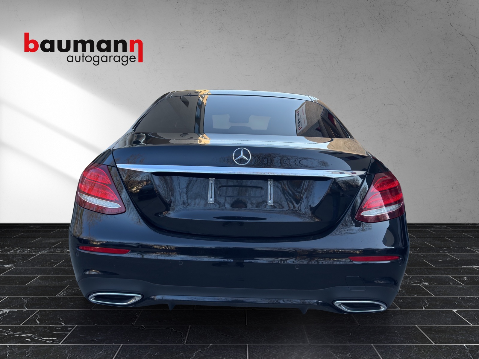 MERCEDES-BENZ E 220 d AMG Line 9G-Tronic-showroom-element-3