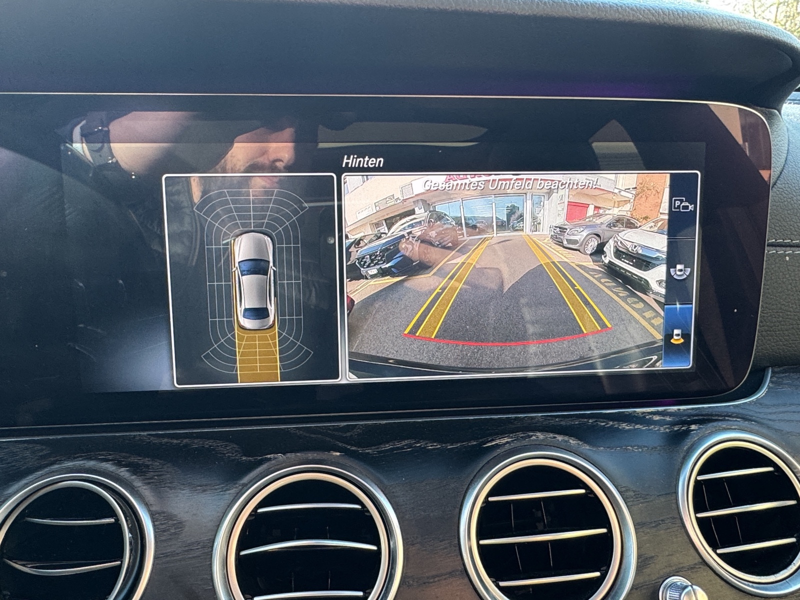 MERCEDES-BENZ E 220 d AMG Line 9G-Tronic-image-18