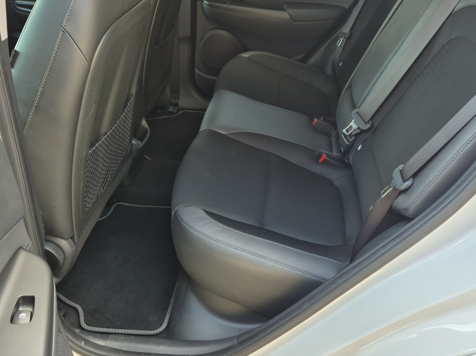 HYUNDAI Kona EV Amplia-image-16