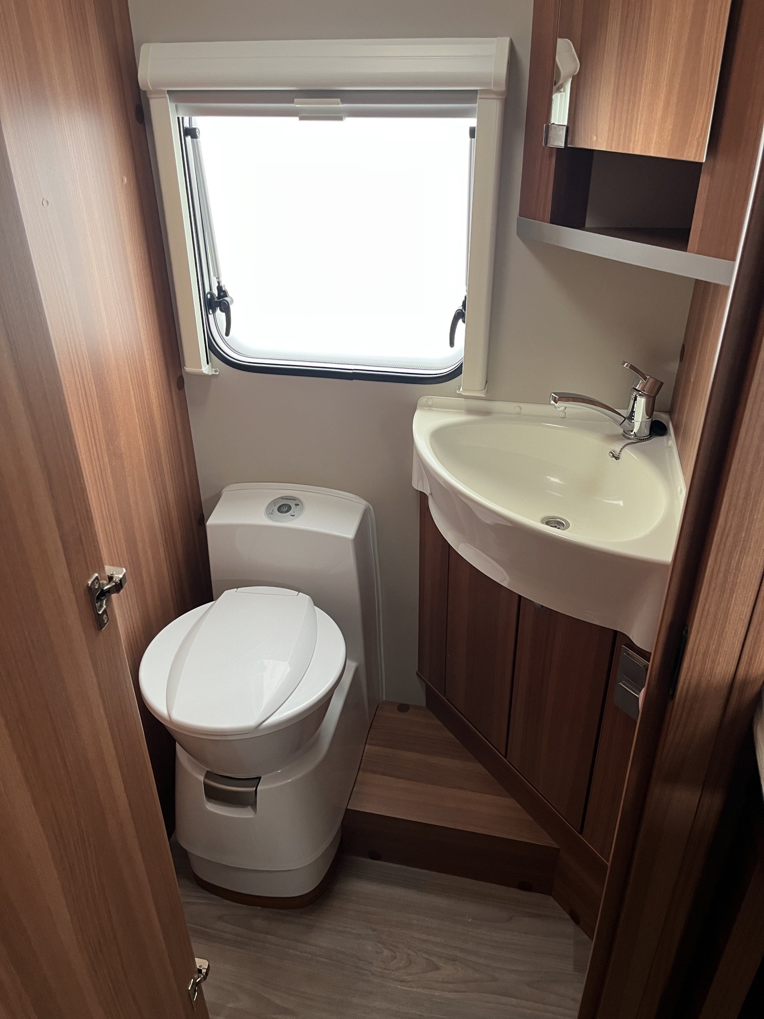 WEINSBERG CaraSuite 700MEG 5 Schlafplätze, K250 Fiat Ducato-image-17