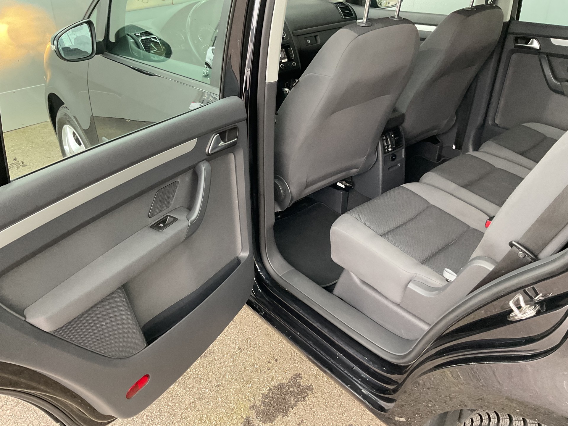 VW Touran 1.6 TDI Trendline DSG-image-9
