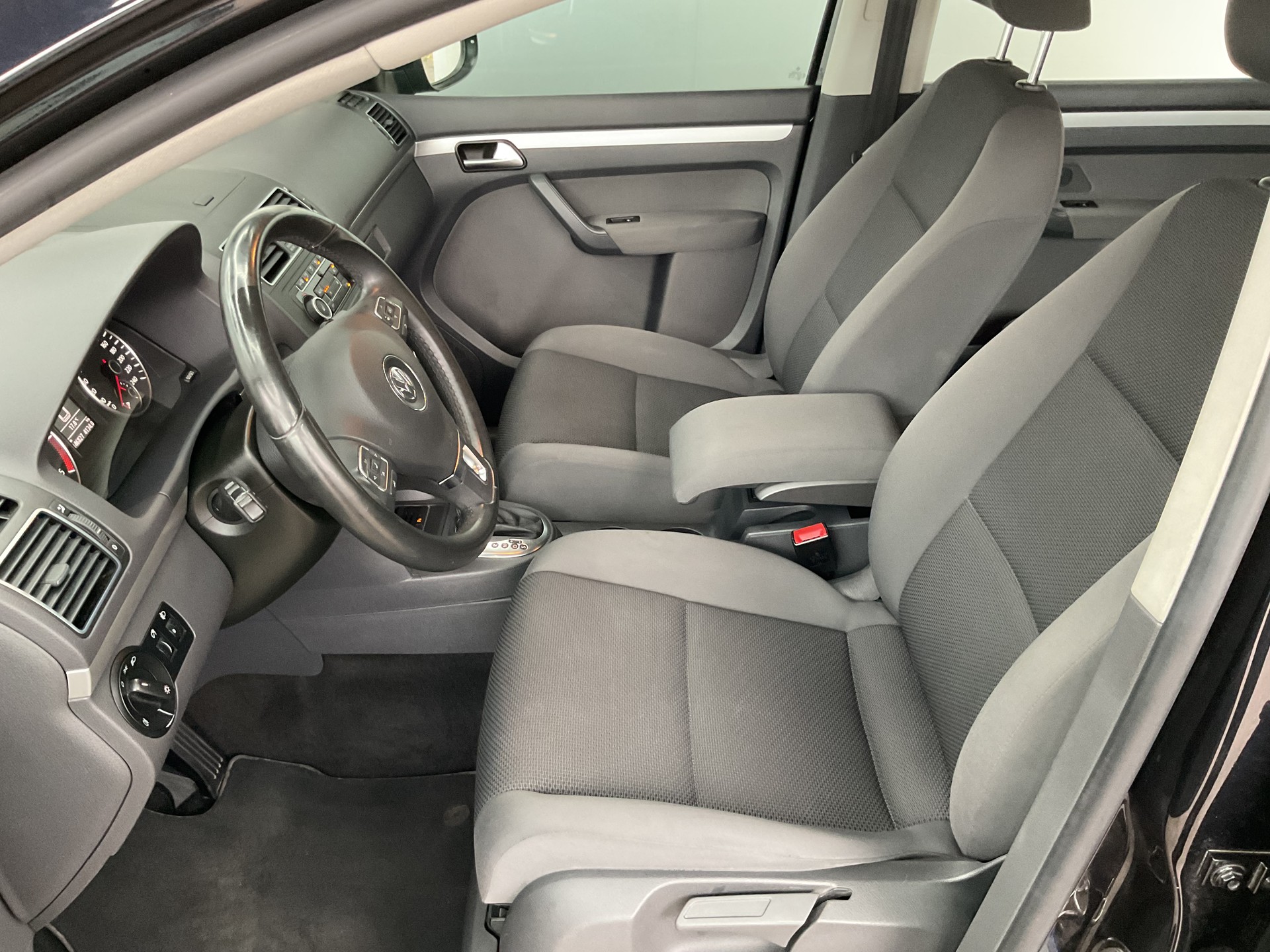 VW Touran 1.6 TDI Trendline DSG-image-8