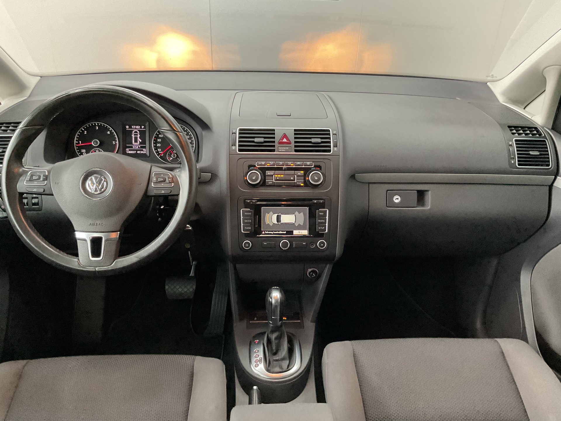 VW Touran 1.6 TDI Trendline DSG-image-12