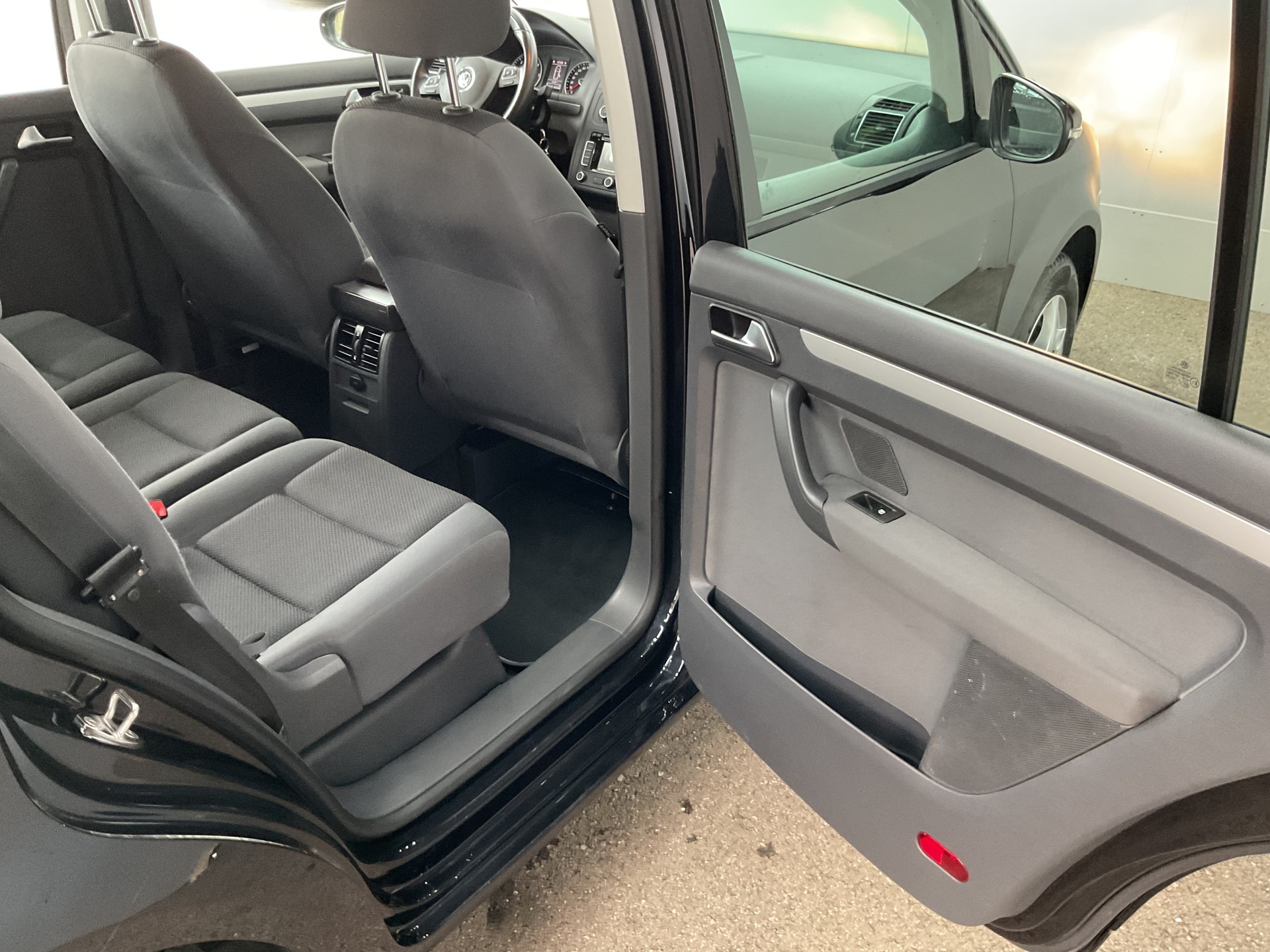 VW Touran 1.6 TDI Trendline DSG-image-11