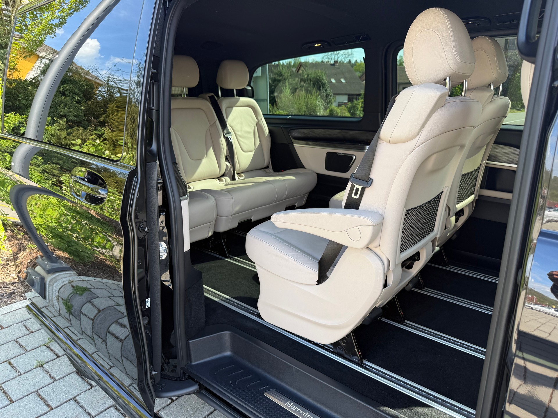 MERCEDES-BENZ EQV 300 extralang-Abstandtempomat, 07 Plätzer, 360-Kamera,-image-6