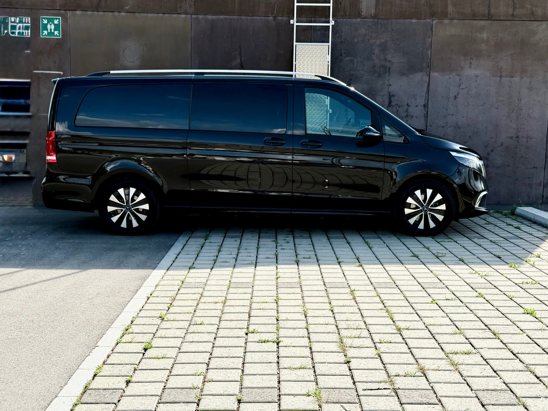 MERCEDES-BENZ EQV 300 extralang-Abstandtempomat, 07 Plätzer, 360-Kamera,-image-5