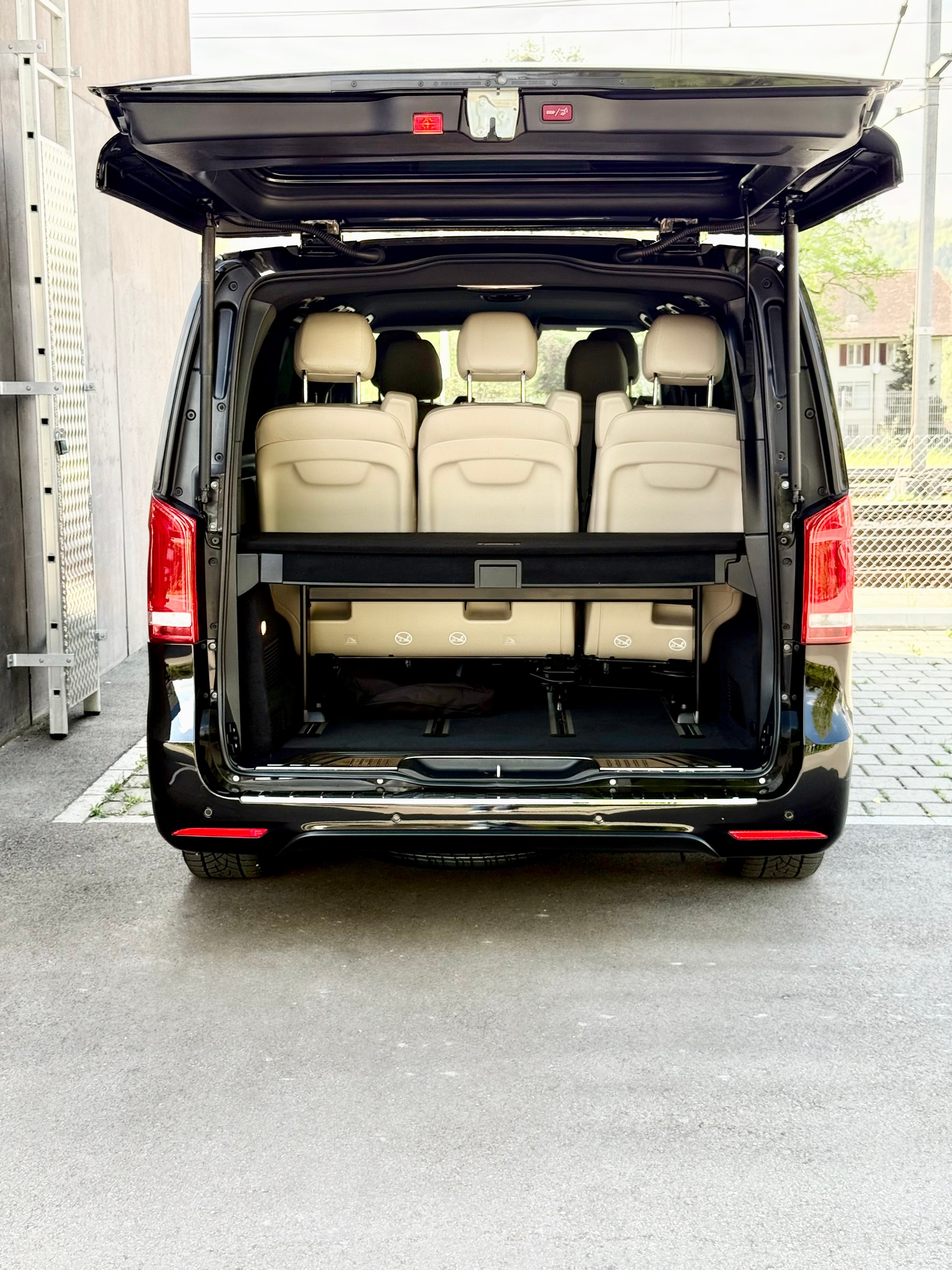 MERCEDES-BENZ EQV 300 extralang-Abstandtempomat, 07 Plätzer, 360-Kamera,-image-4