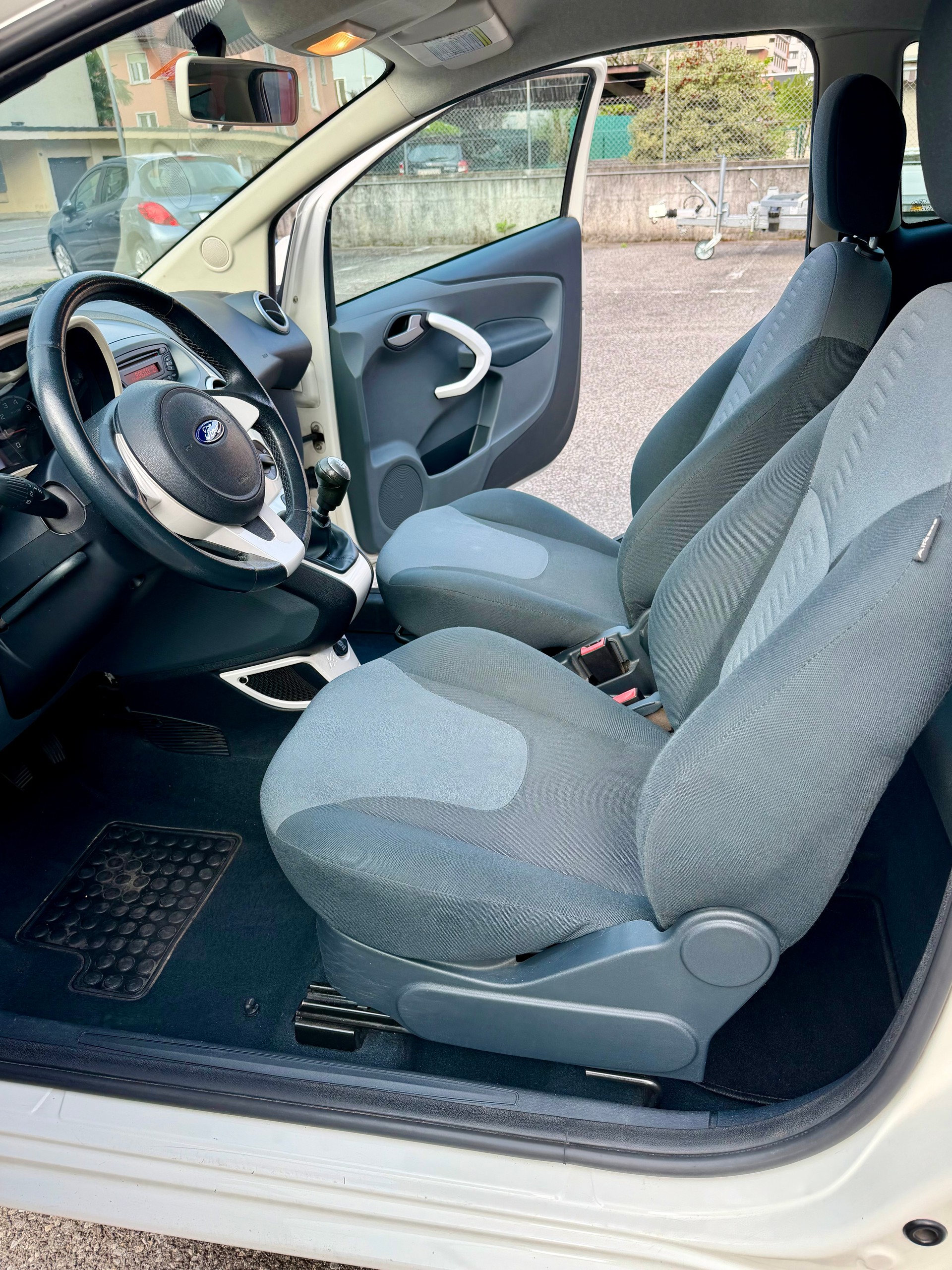 FORD KA 1.25 Titanium-image-8