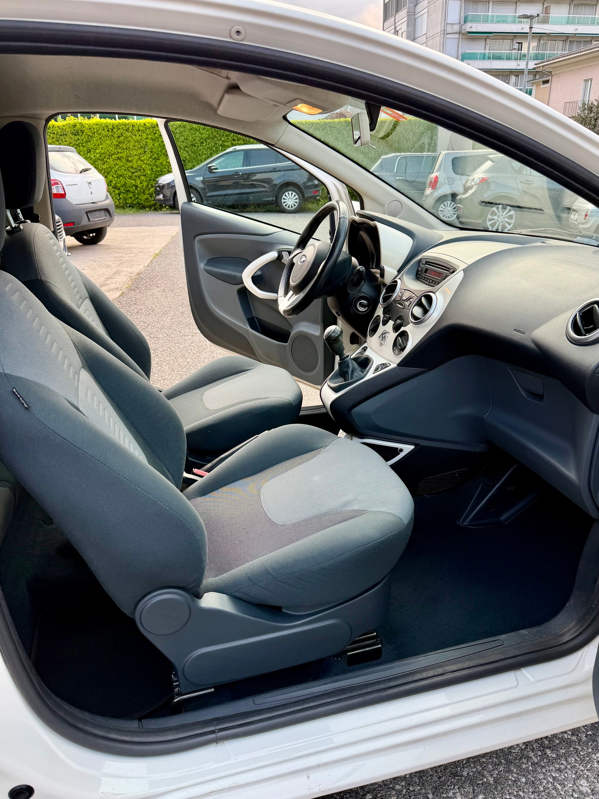 FORD KA 1.25 Titanium-image-9