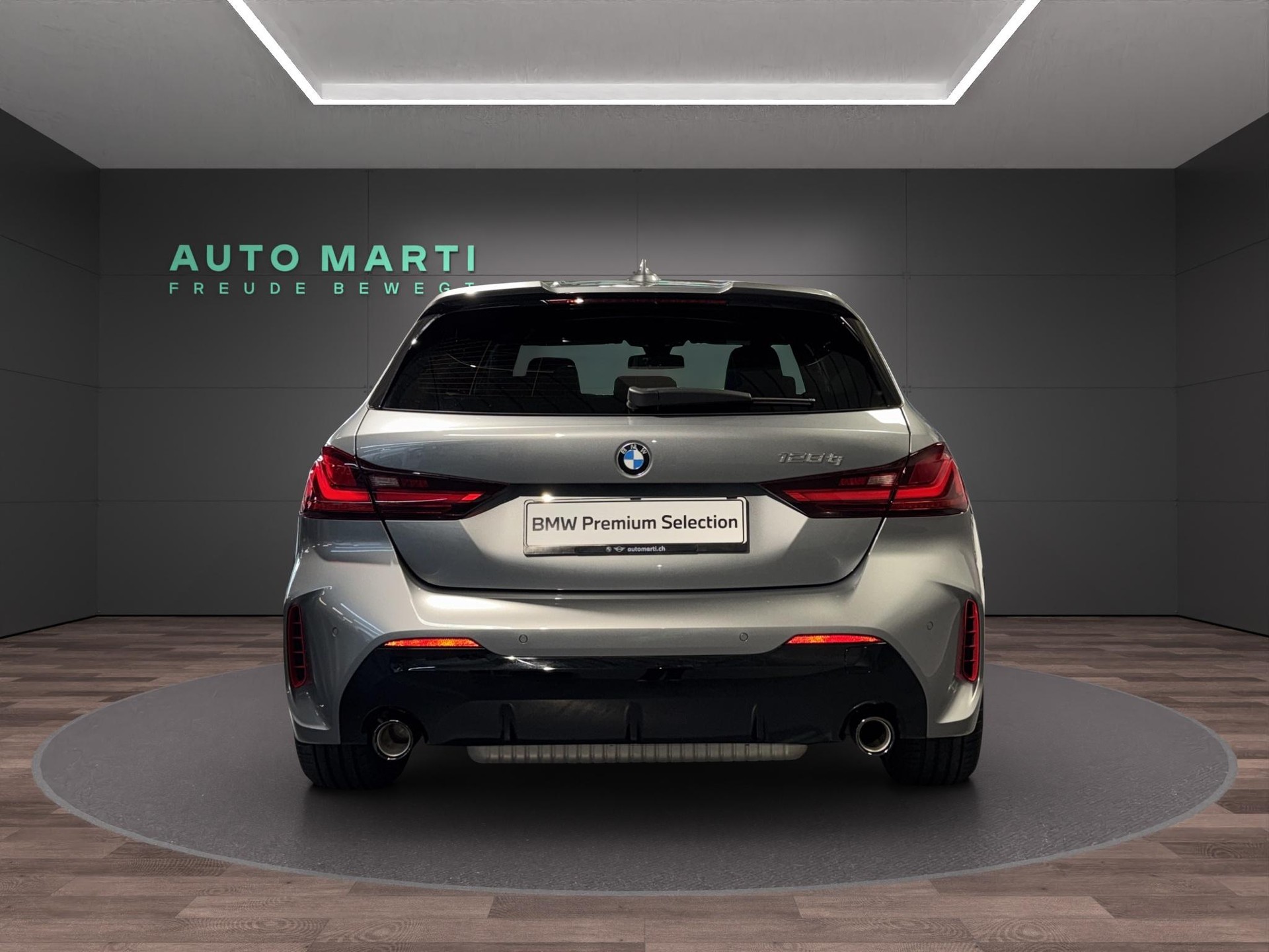 BMW 128ti M Sport-showroom-element-2