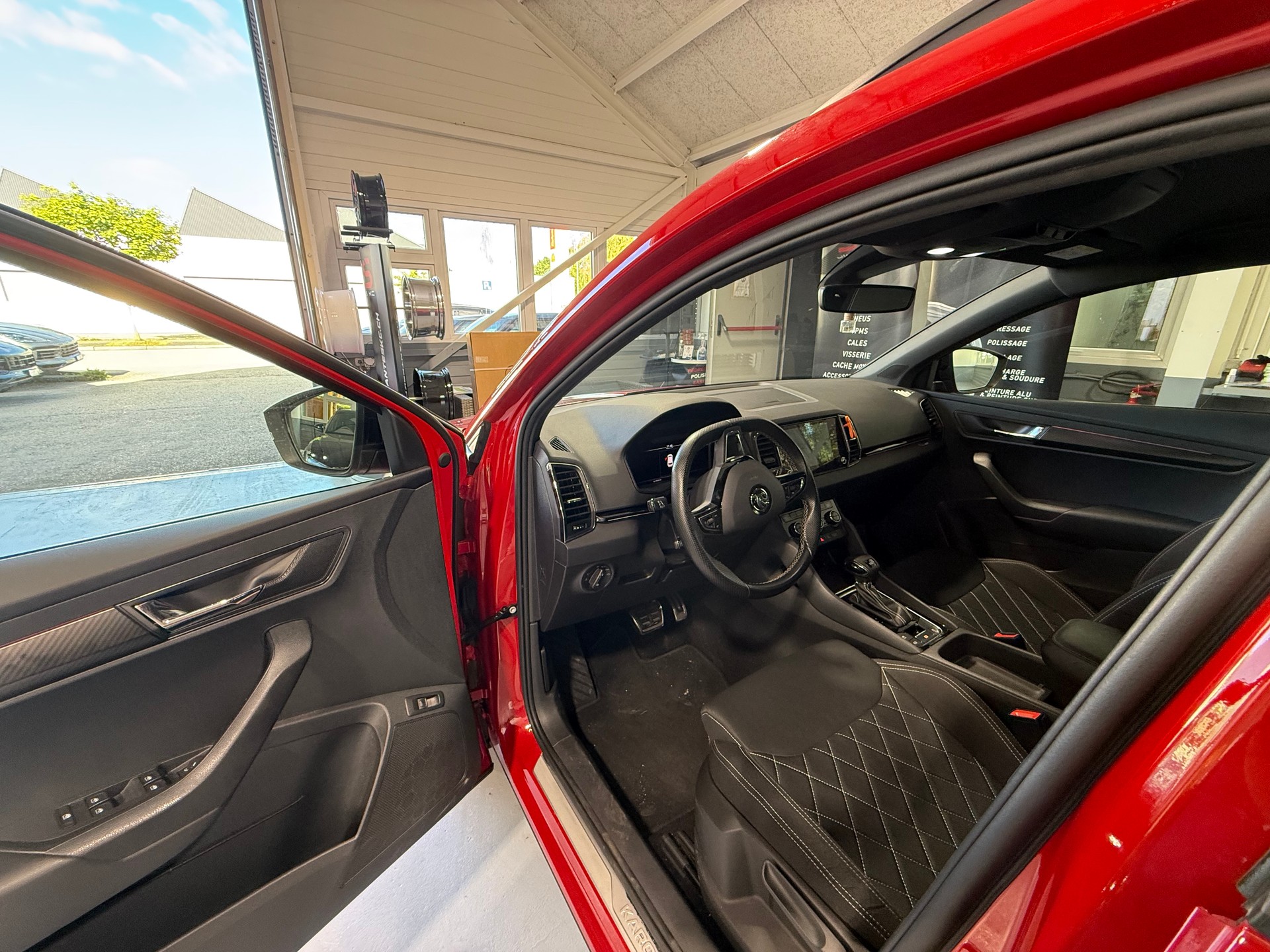 SKODA KAROQ-image-8