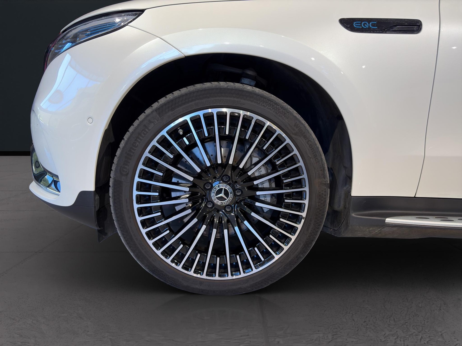 MERCEDES-BENZ EQC 400 AMG Line 4matic-image-4