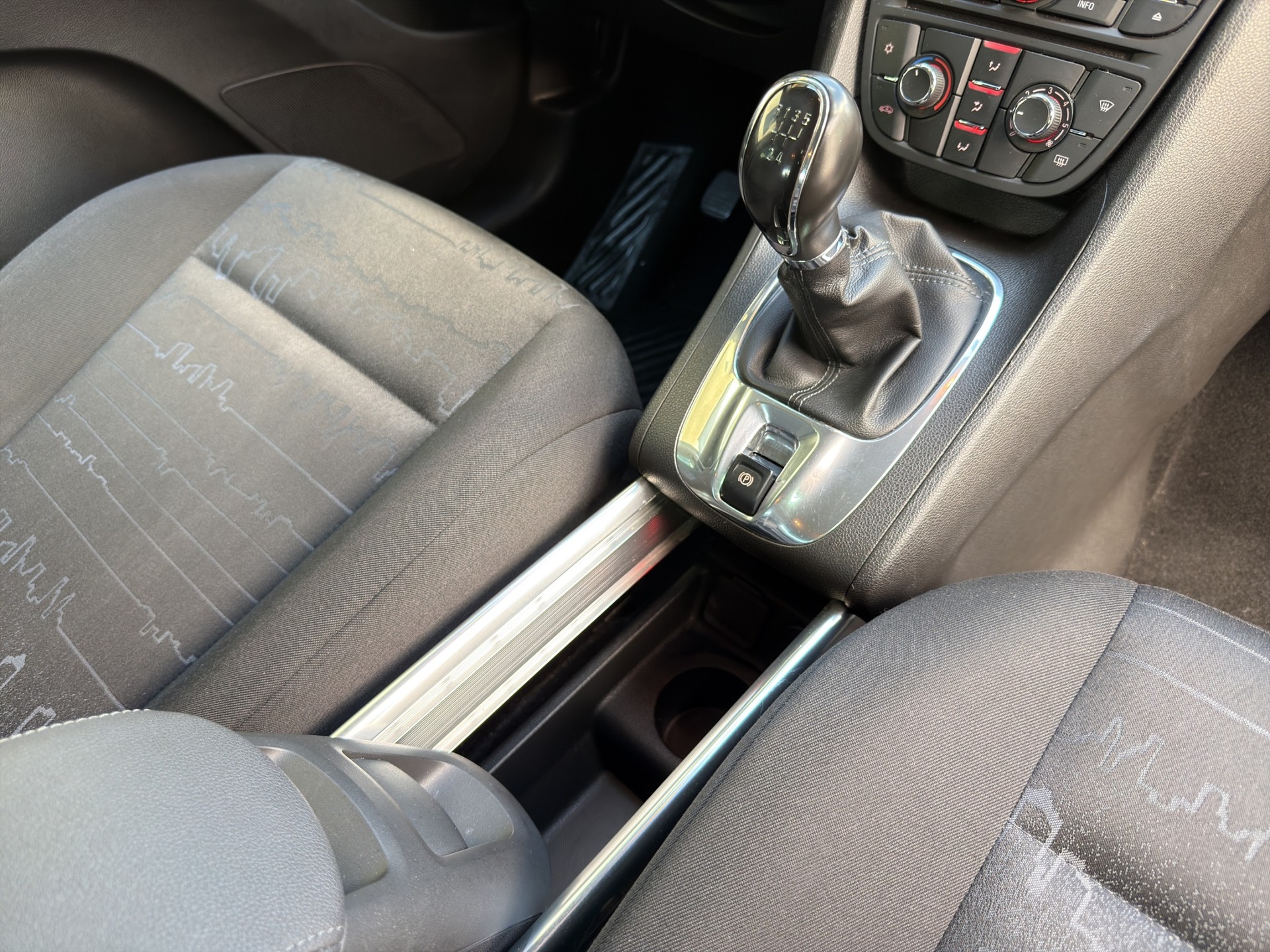 OPEL Meriva 1.4 Turbo Enjoy-image-17