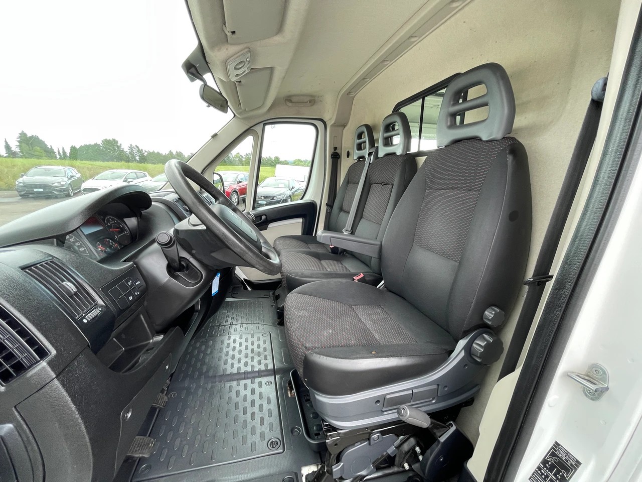 PEUGEOT Boxer 2.2 HDI 335 Allure L2H2-image-12