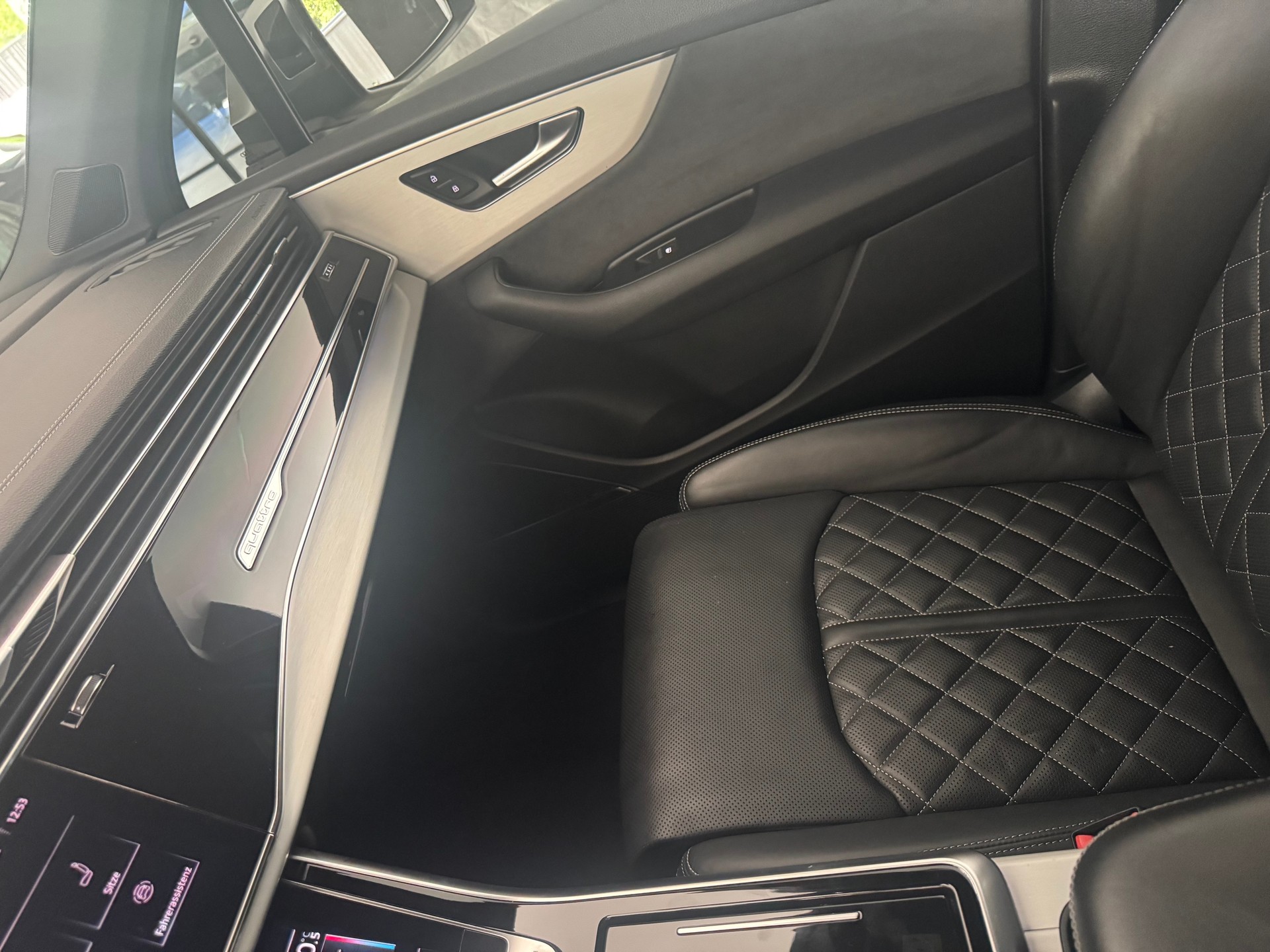 AUDI 4.0 V8 TFSI quattro T-Tronic-image-9