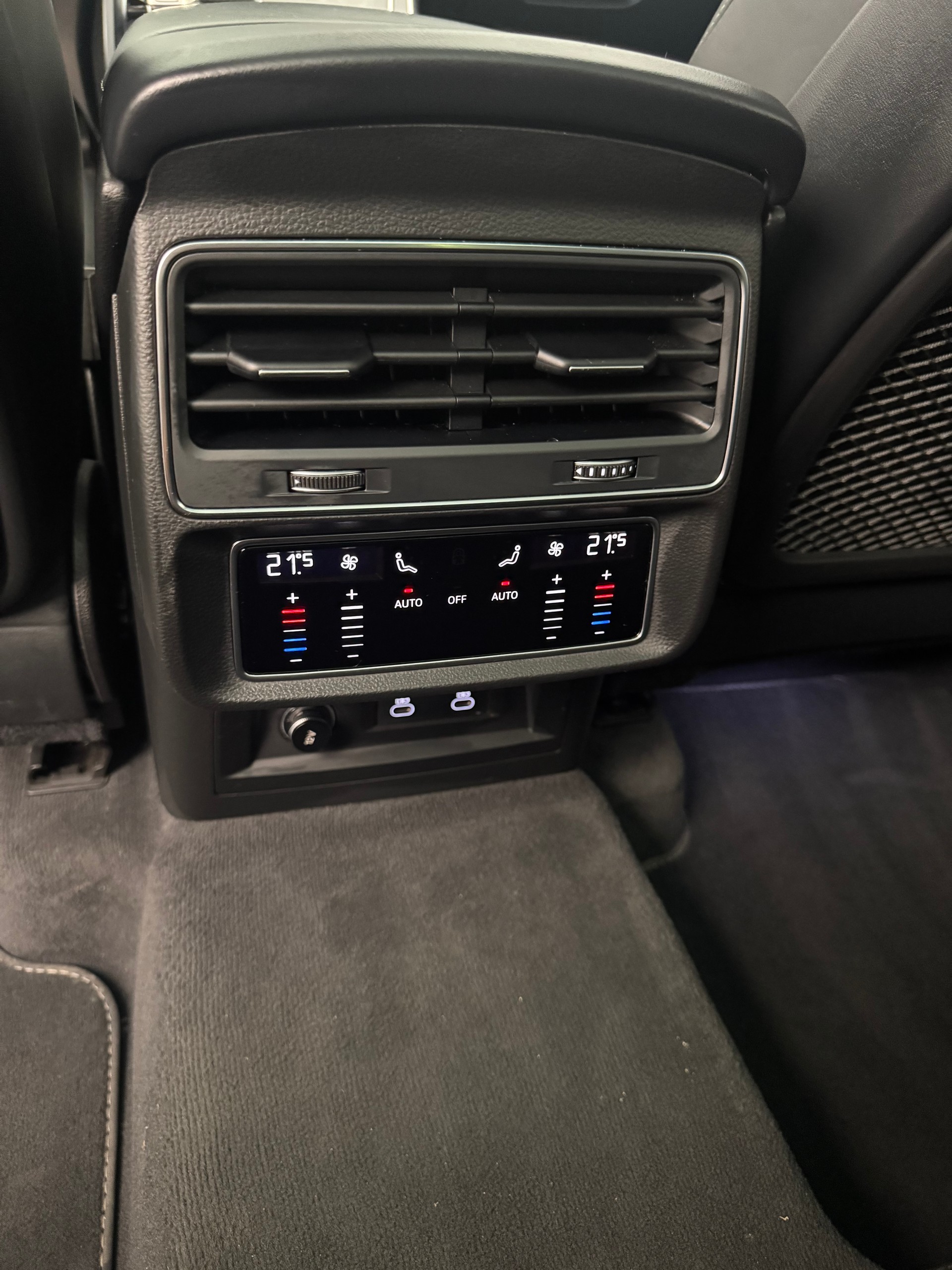 AUDI 4.0 V8 TFSI quattro T-Tronic-image-12