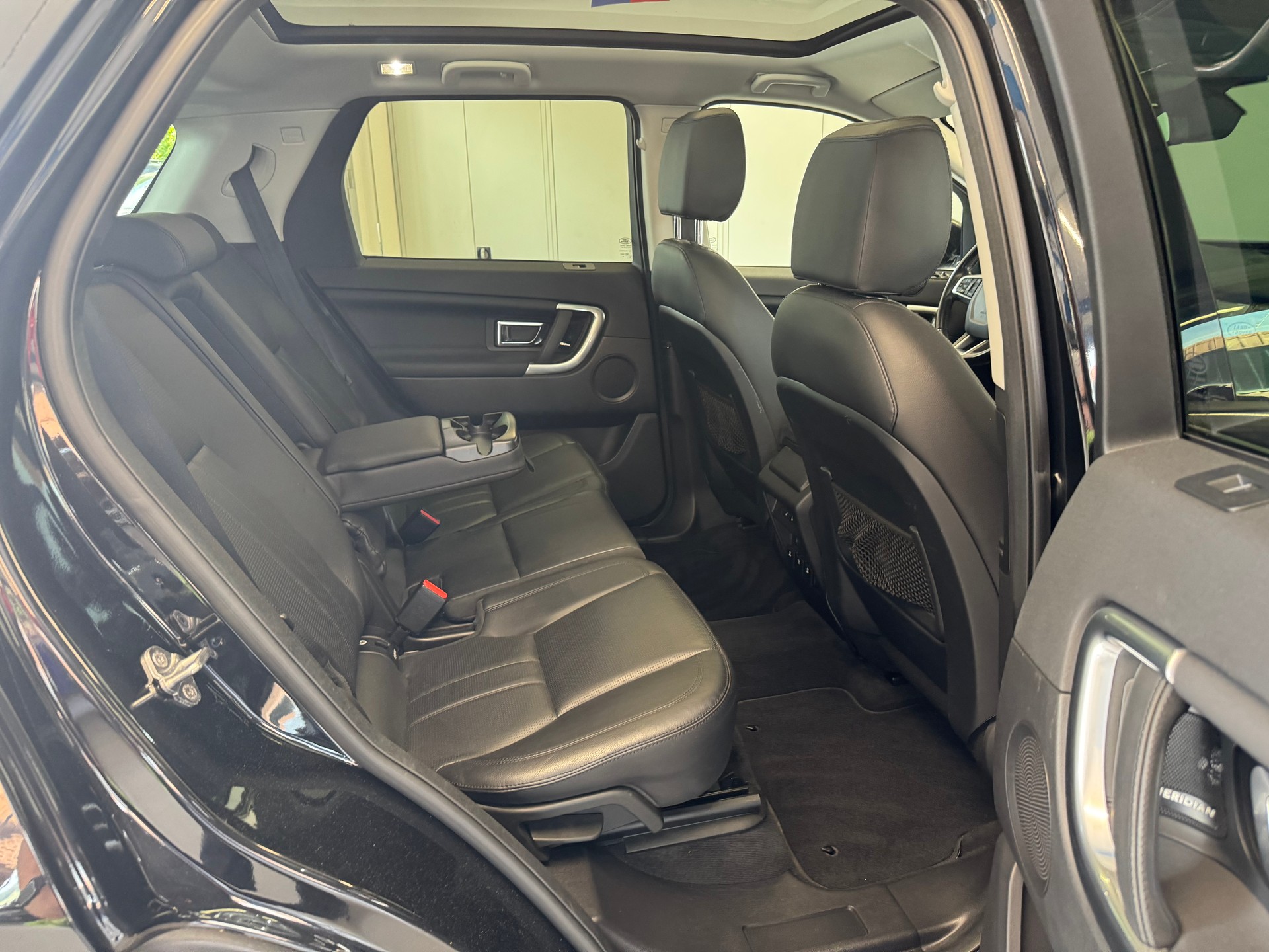 LAND ROVER Discovery Sport 2.0 TD4 HSE AT9-image-11