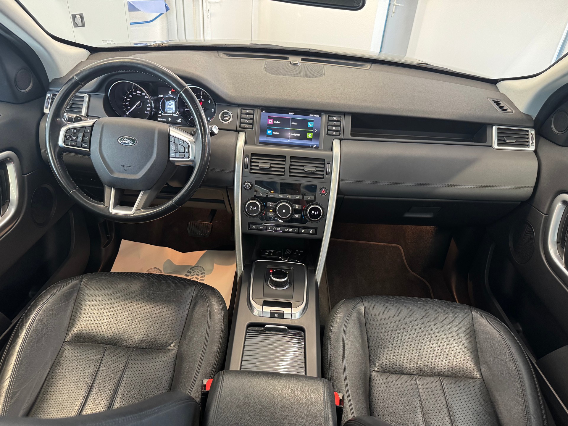 LAND ROVER Discovery Sport 2.0 TD4 HSE AT9-image-8