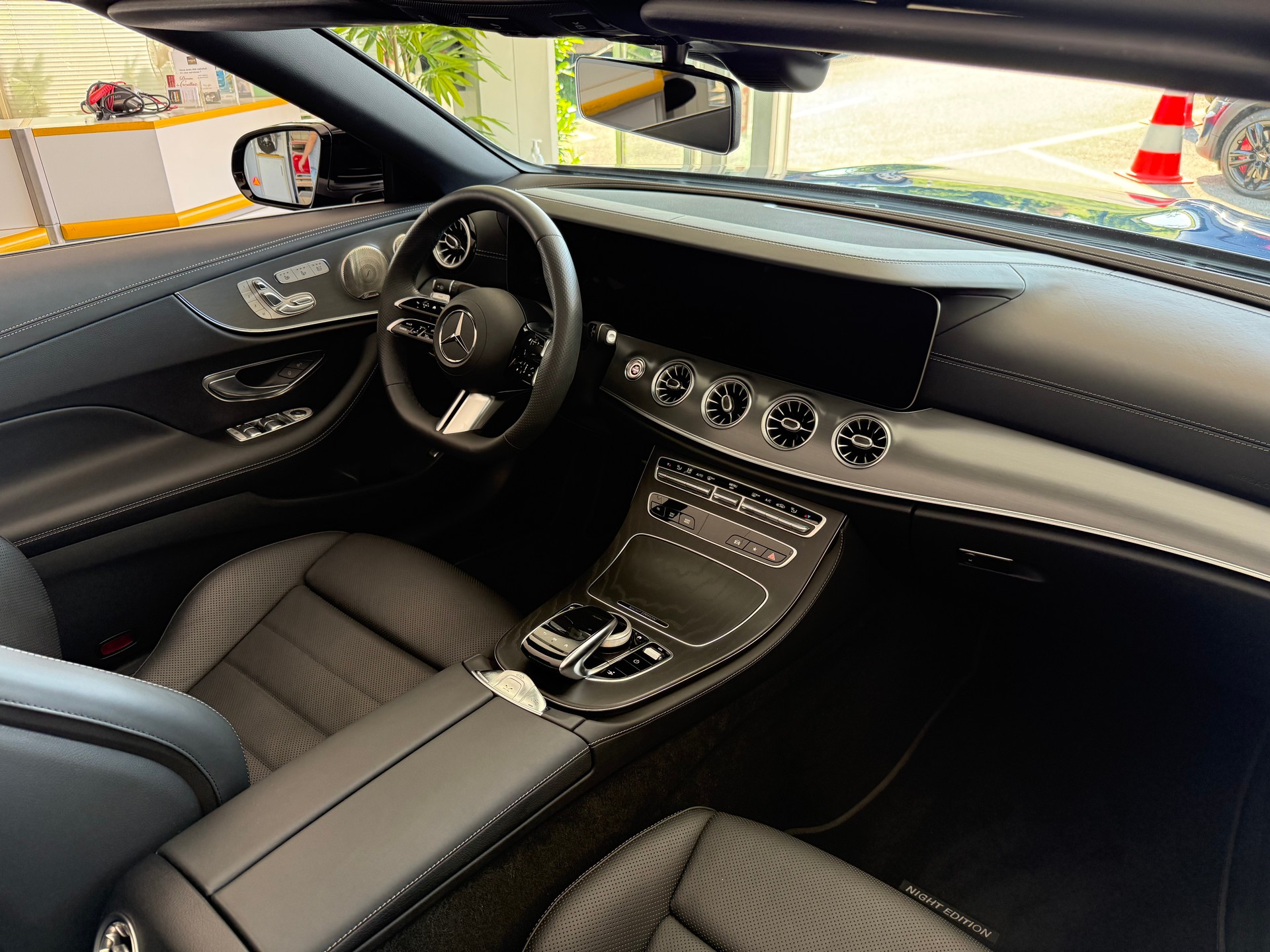 MERCEDES-BENZ E 200 Cabriolet 4Matic Night Edition 9G-Tronic-image-14